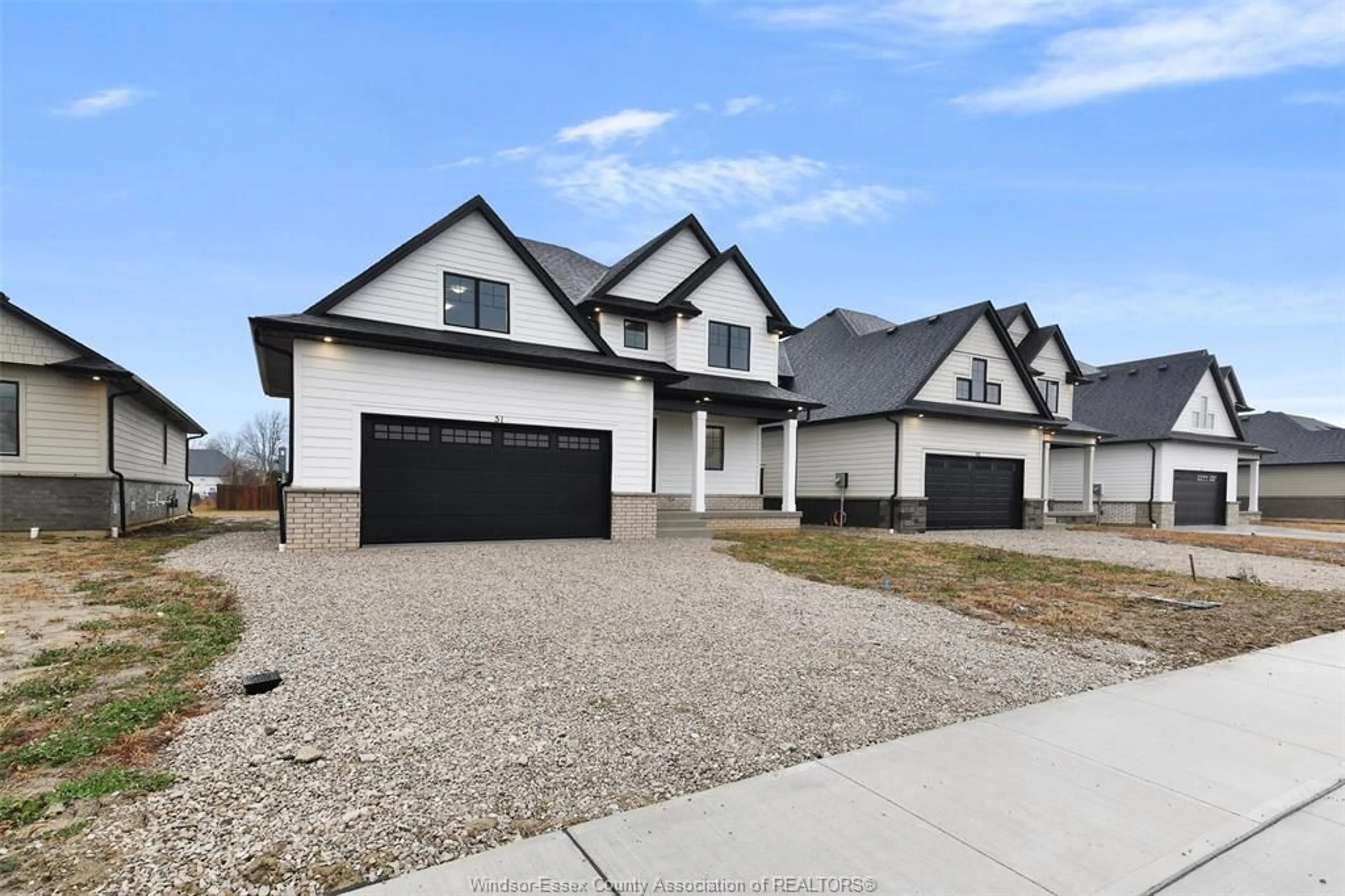 Home with vinyl exterior material, street for 51 BELLEVIEW Dr, Kingsville Ontario N0R 1B0