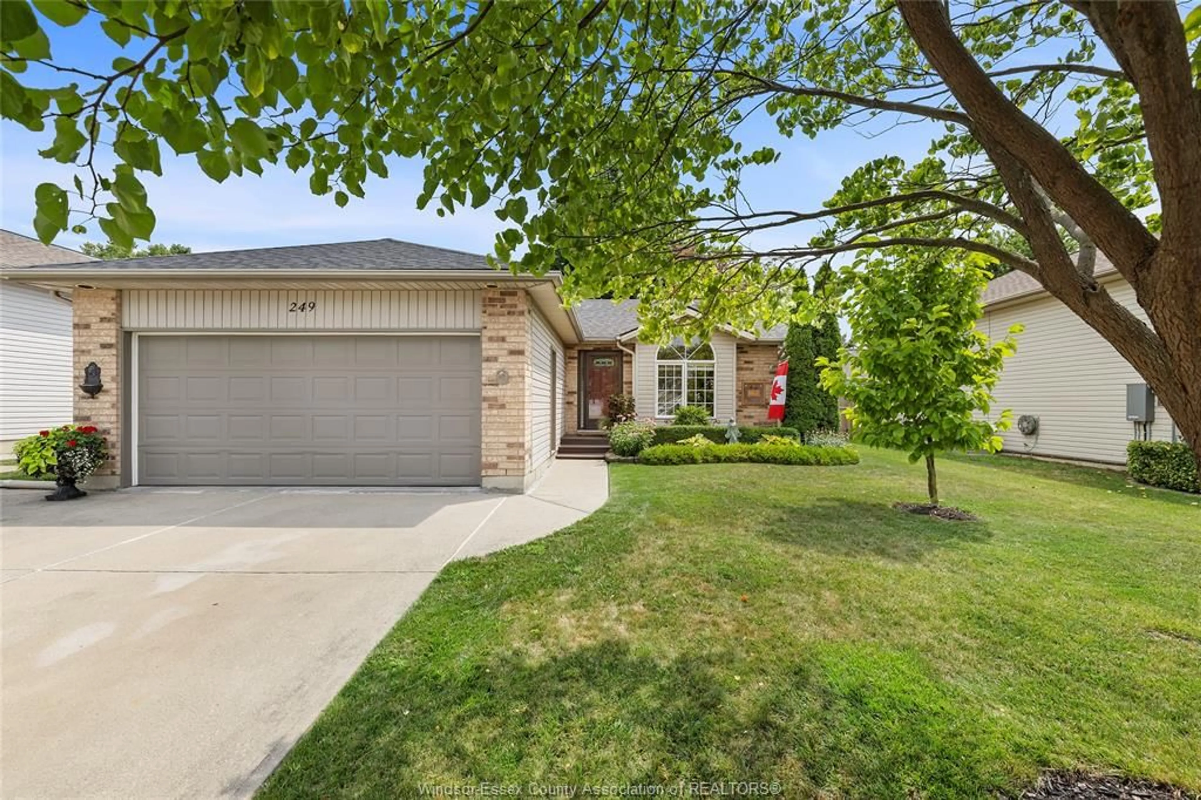 A pic from outside/outdoor area/front of a property/back of a property/a pic from drone, street for 249 WELLINGTON, Harrow Ontario N0R 1G0