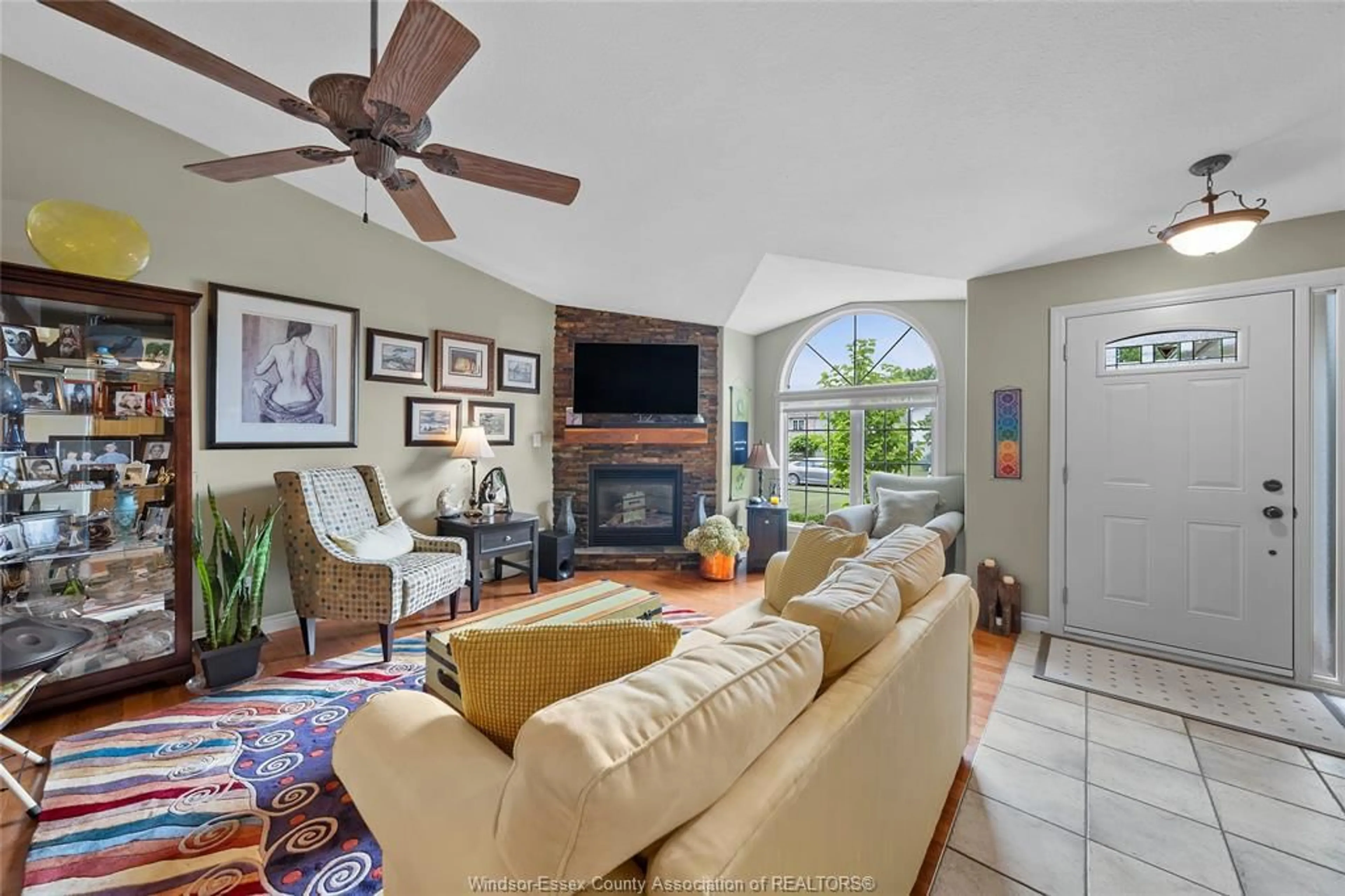 Living room with furniture, ceramic/tile floor for 249 WELLINGTON, Harrow Ontario N0R 1G0