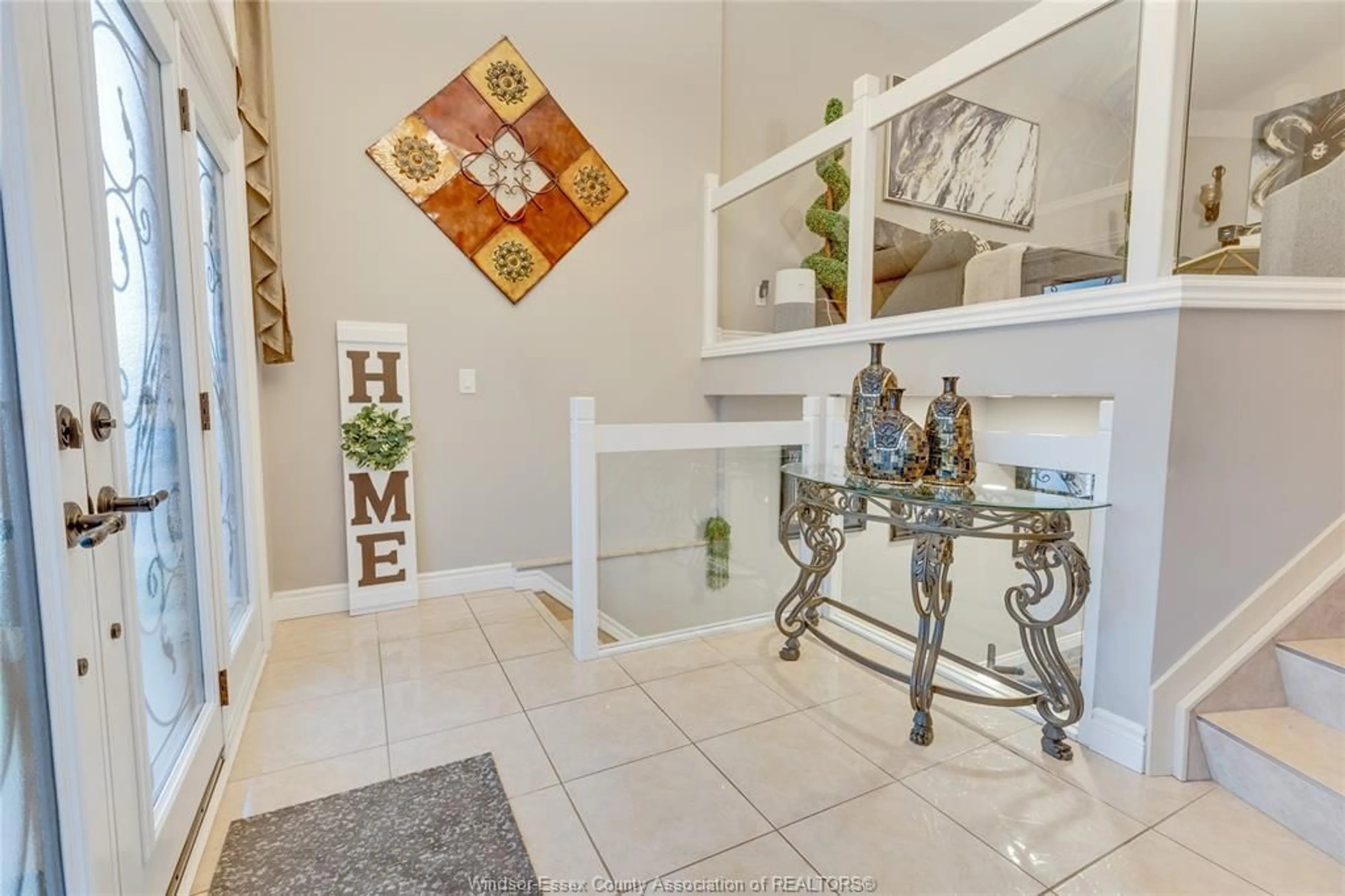 Indoor entryway for 4250 Canberra, Windsor Ontario N9G 3E8