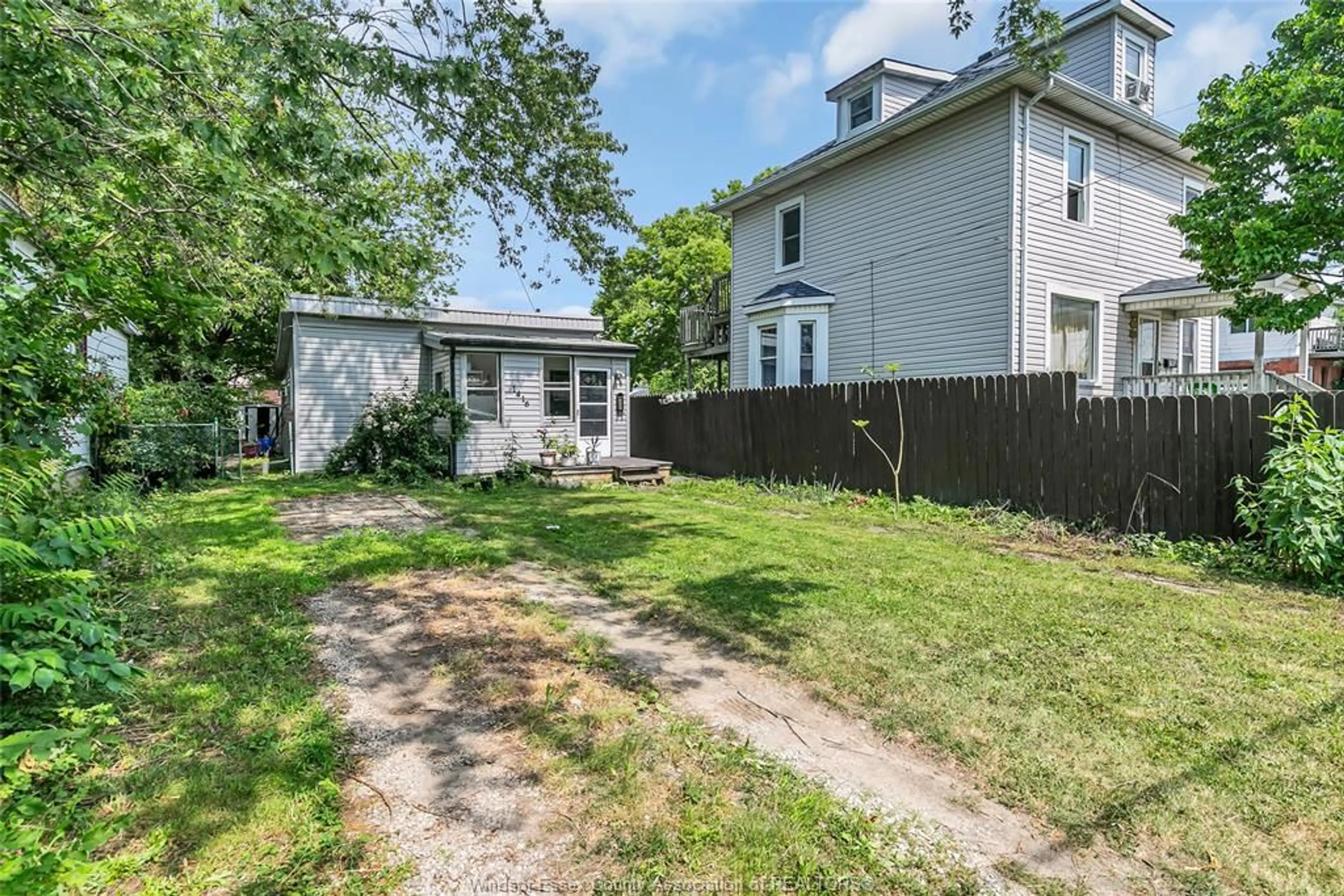 A pic from outside/outdoor area/front of a property/back of a property/a pic from drone, street for 1416 ROONEY, Windsor Ontario N9B 1K8