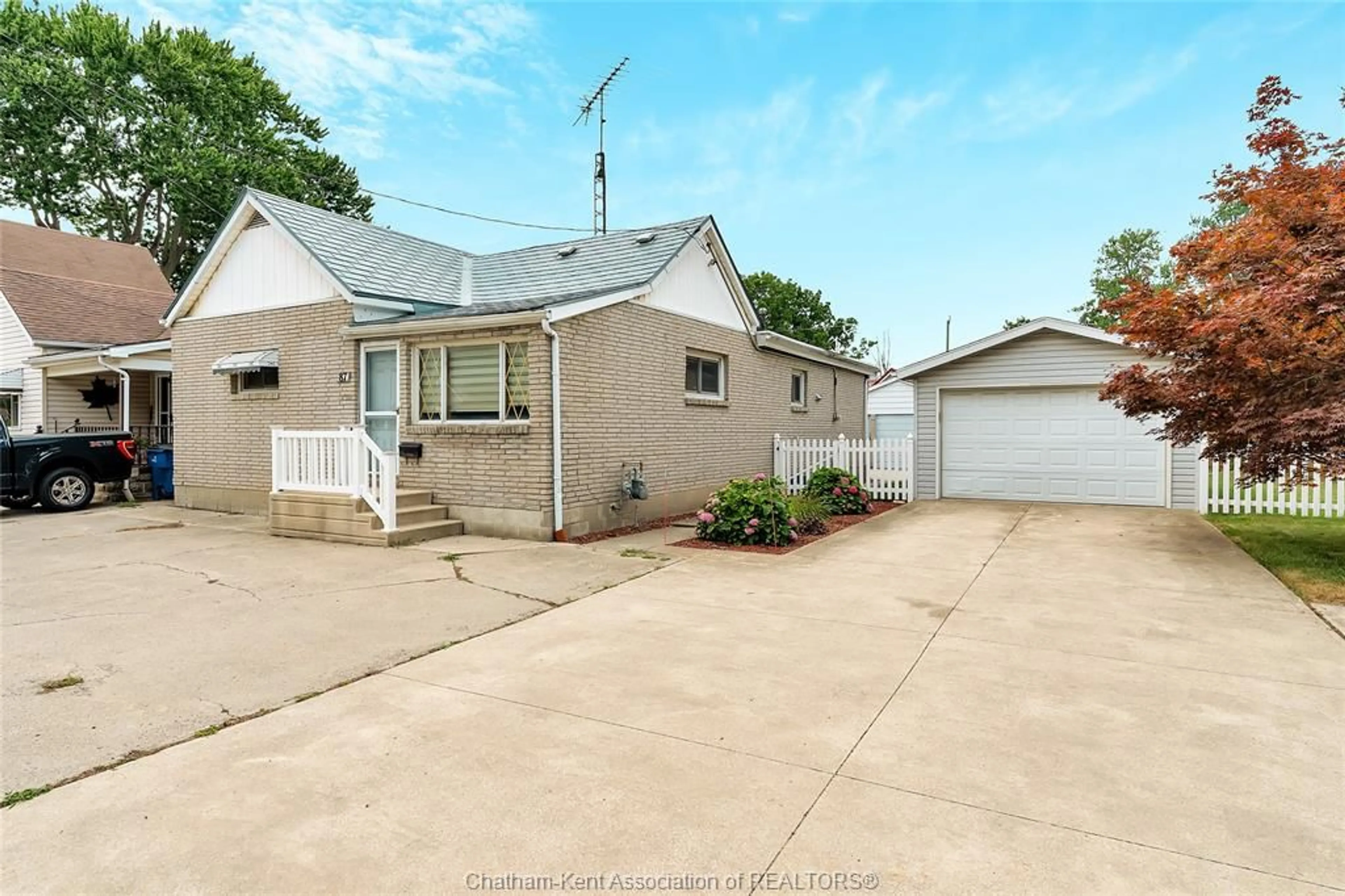 A pic from outside/outdoor area/front of a property/back of a property/a pic from drone, street for 87 Park Ave, Chatham Ontario N7M 1V8