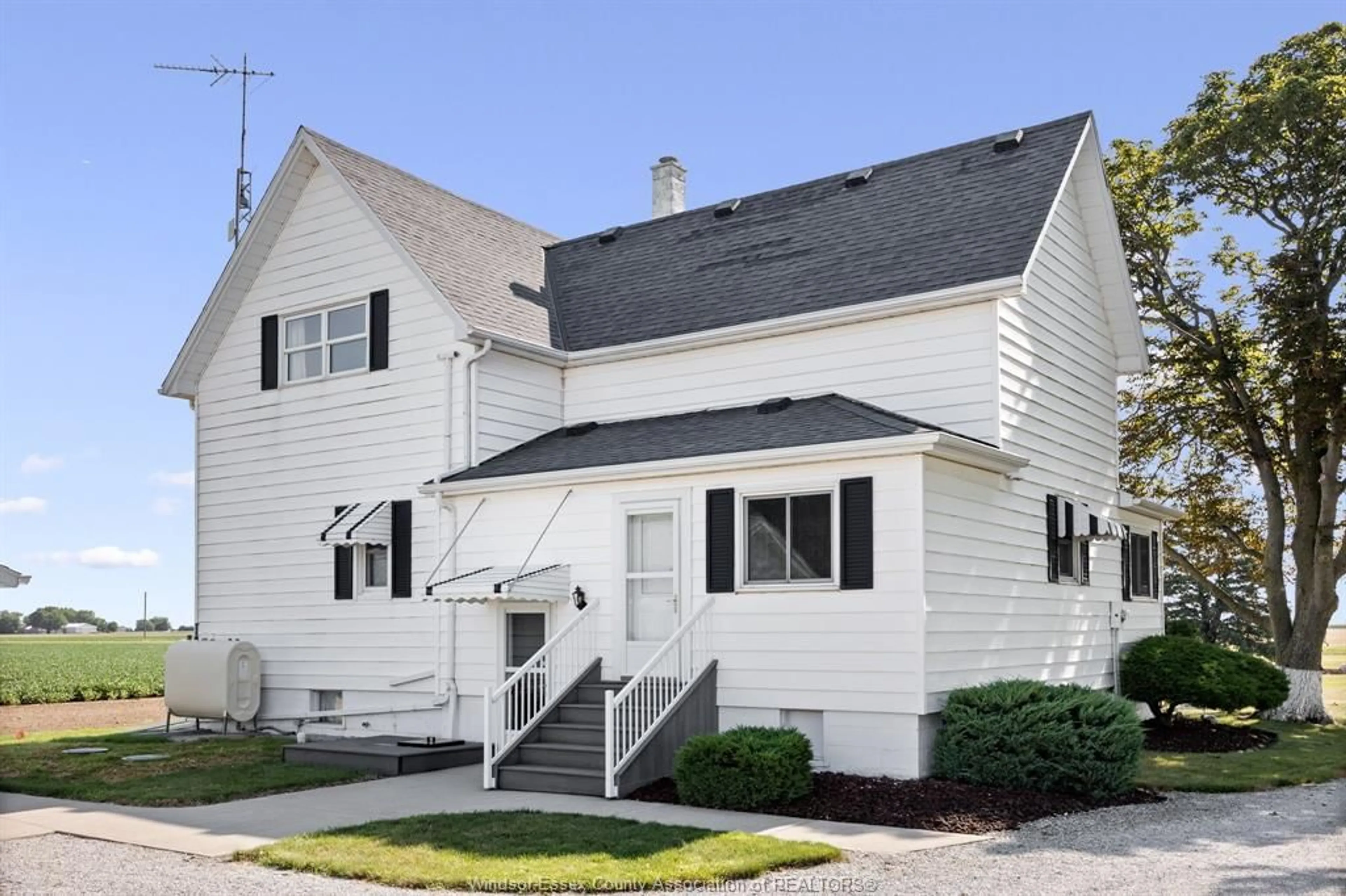 Home with vinyl exterior material, street for 4437 KEMPLINE, Tilbury Ontario N0P 2L0