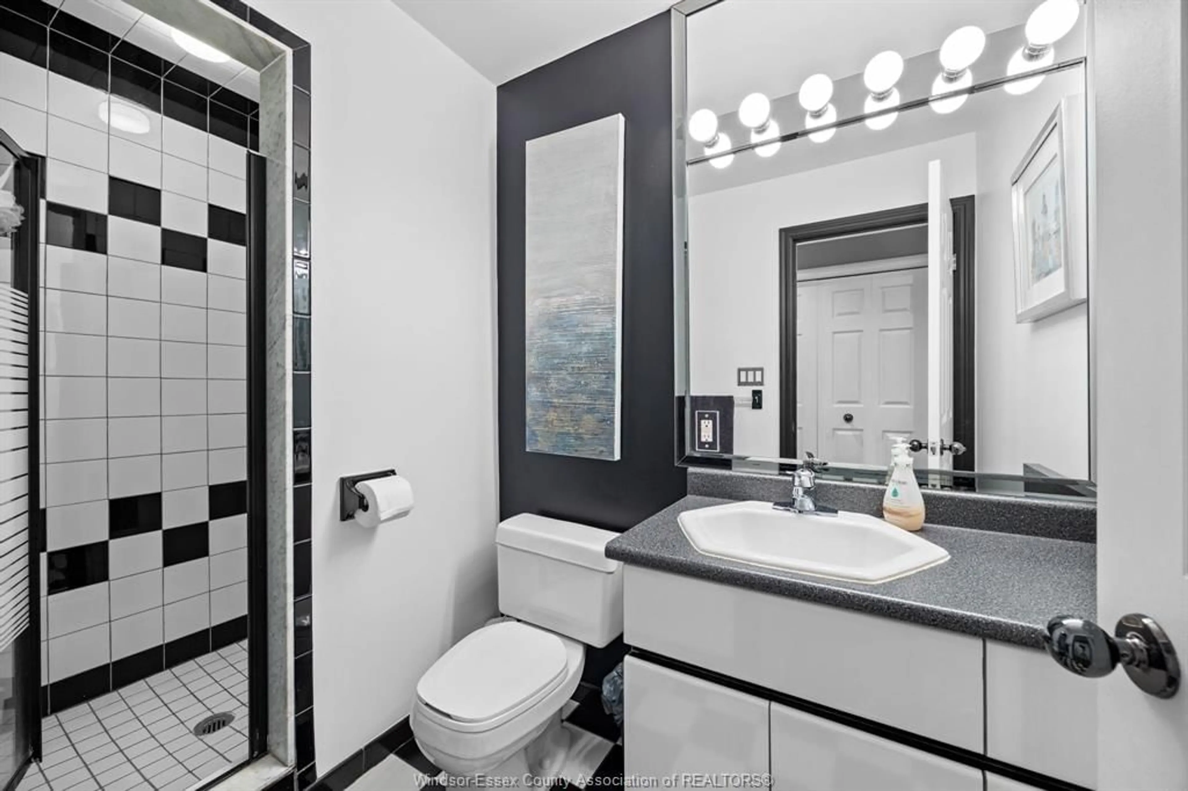 Standard bathroom, ceramic/tile floor for 4266 CASGRAIN Dr, Windsor Ontario N9G 2A8