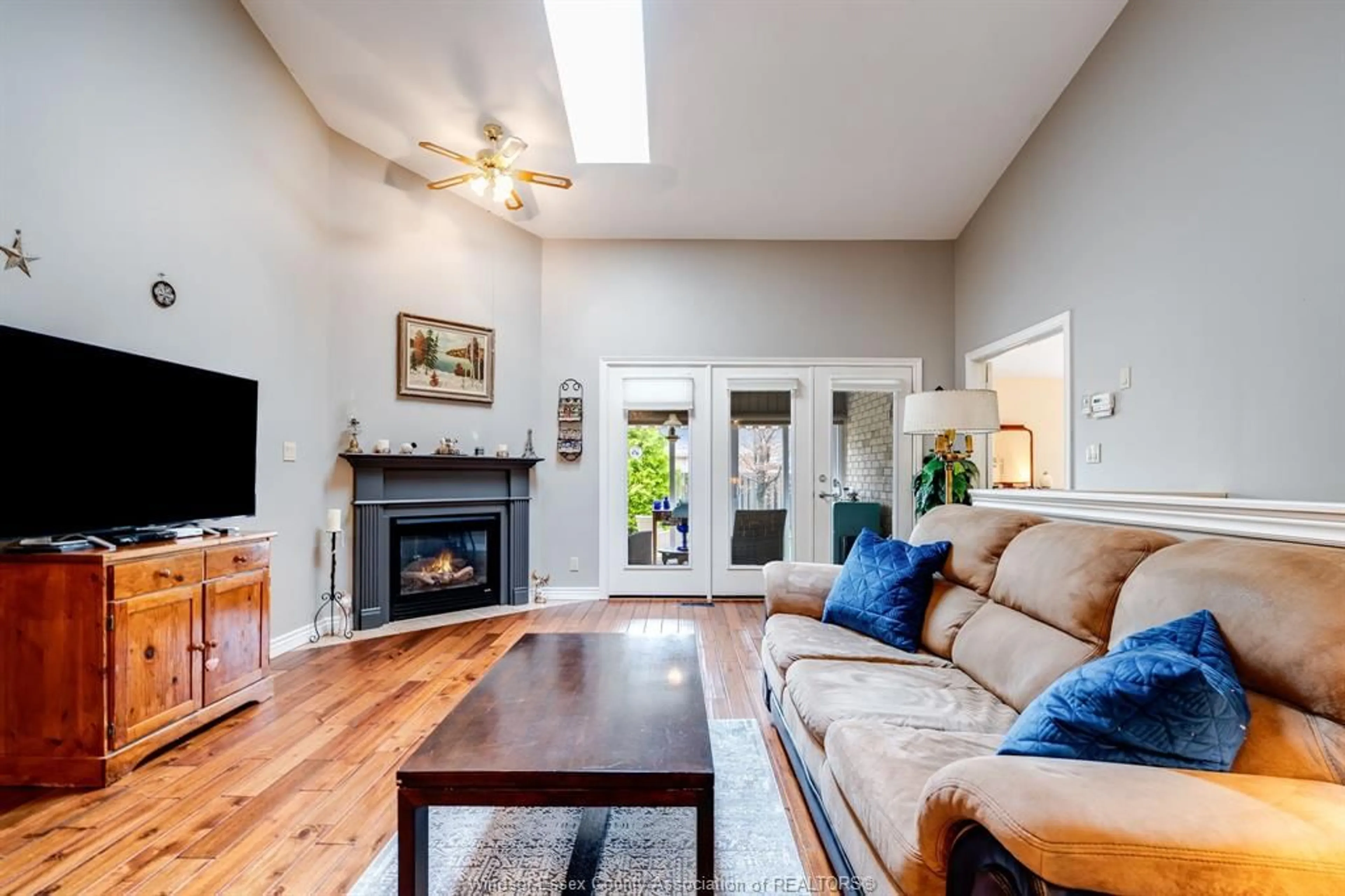 Living room with furniture, unknown for 12 LEONARD Dr, Kingsville Ontario N9Y 4G4