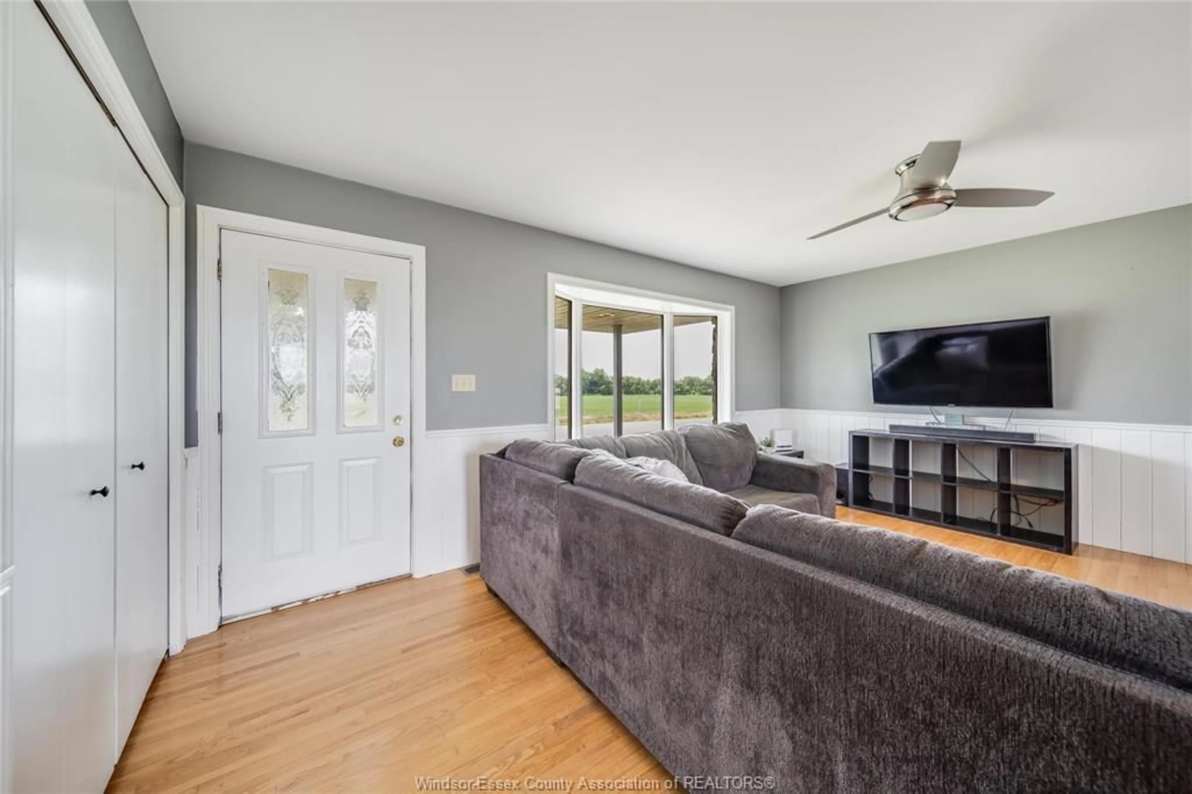 Living room with furniture, unknown for 4317 CONCESSION Rd, Amherstburg Ontario N9V 2Y8