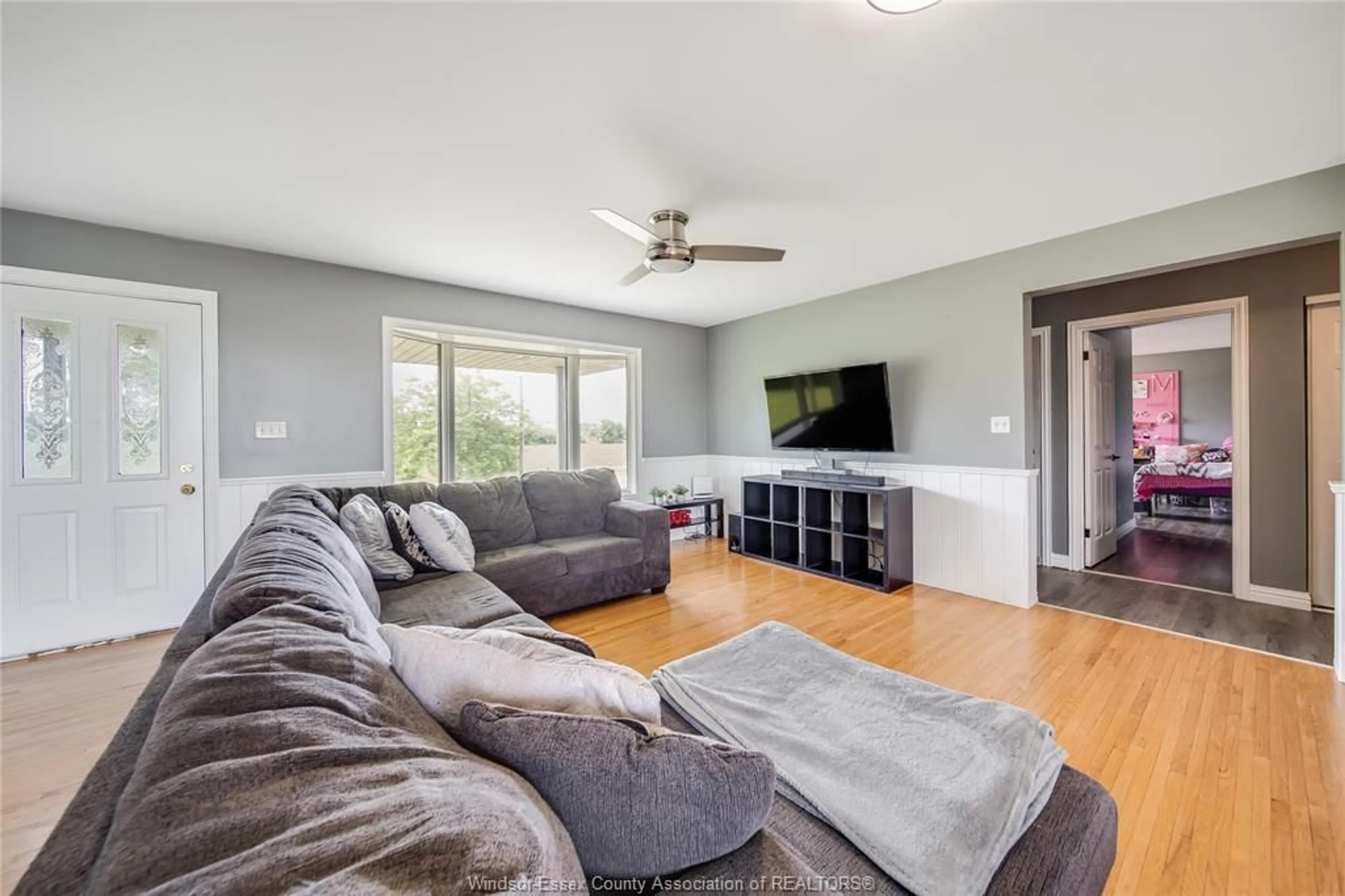 Living room with furniture, unknown for 4317 CONCESSION Rd, Amherstburg Ontario N9V 2Y8