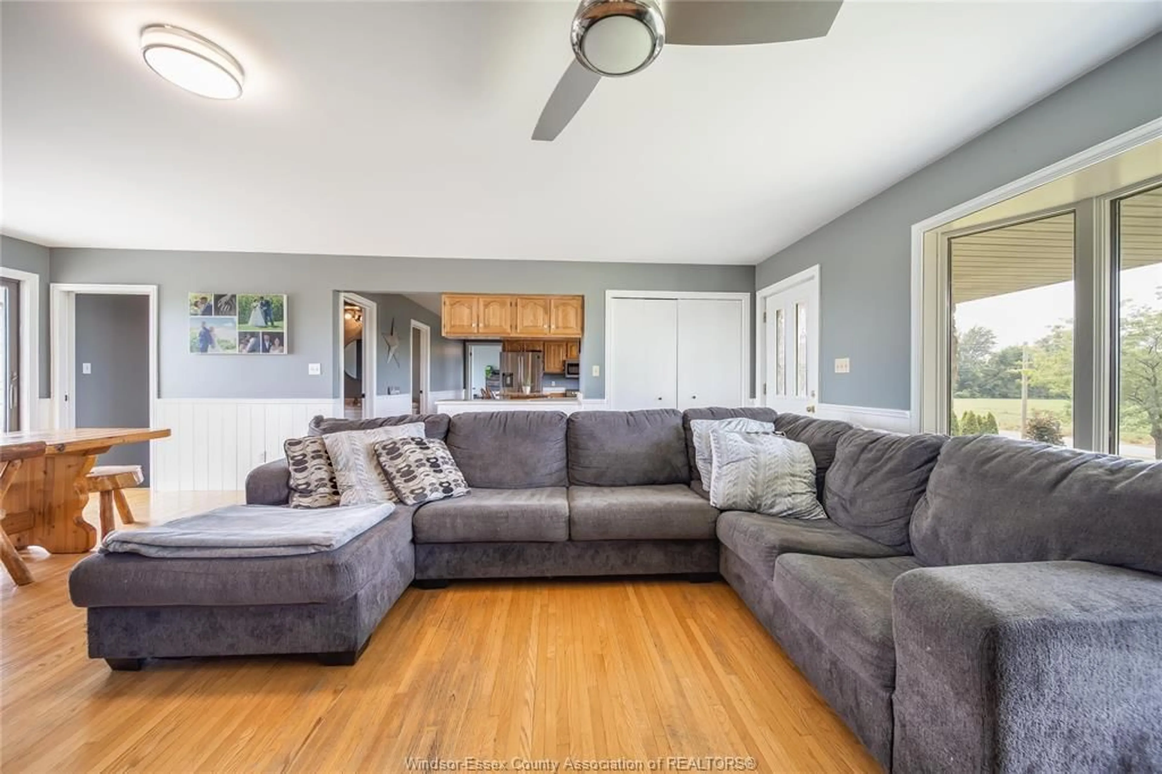 Living room with furniture, unknown for 4317 CONCESSION Rd, Amherstburg Ontario N9V 2Y8