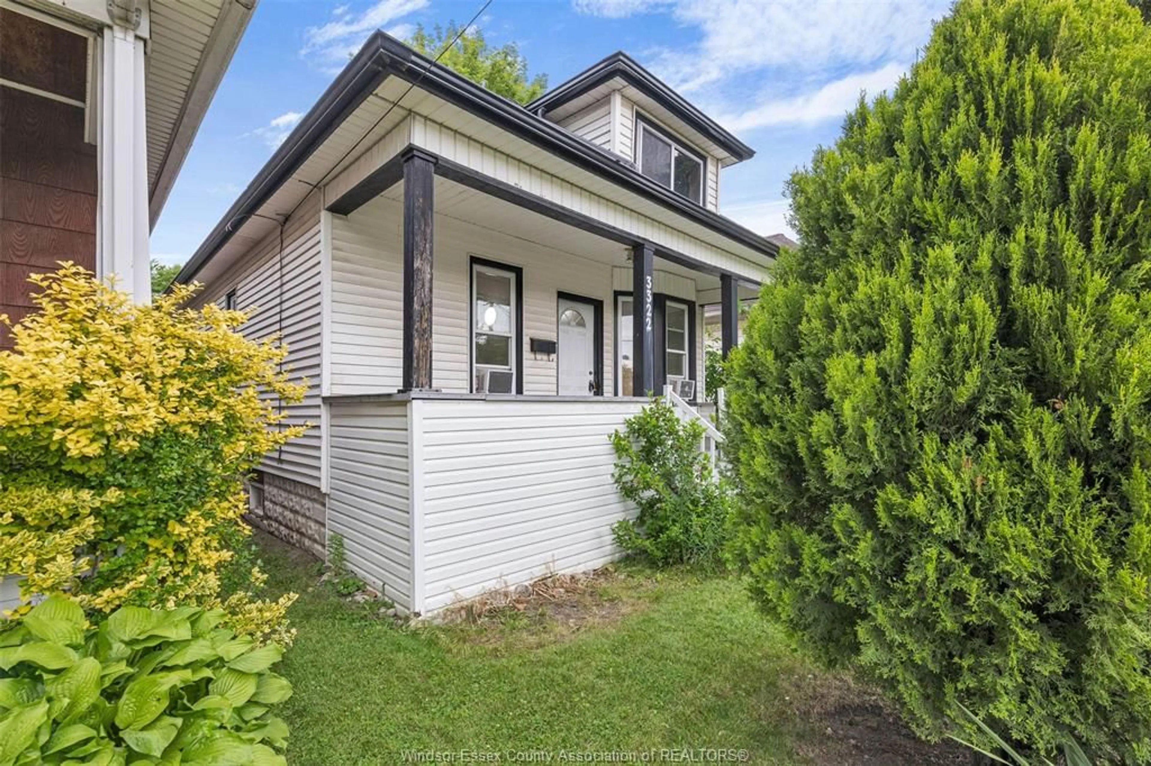 A pic from outside/outdoor area/front of a property/back of a property/a pic from drone, street for 3322 BABY St, Windsor Ontario N9C 1L1