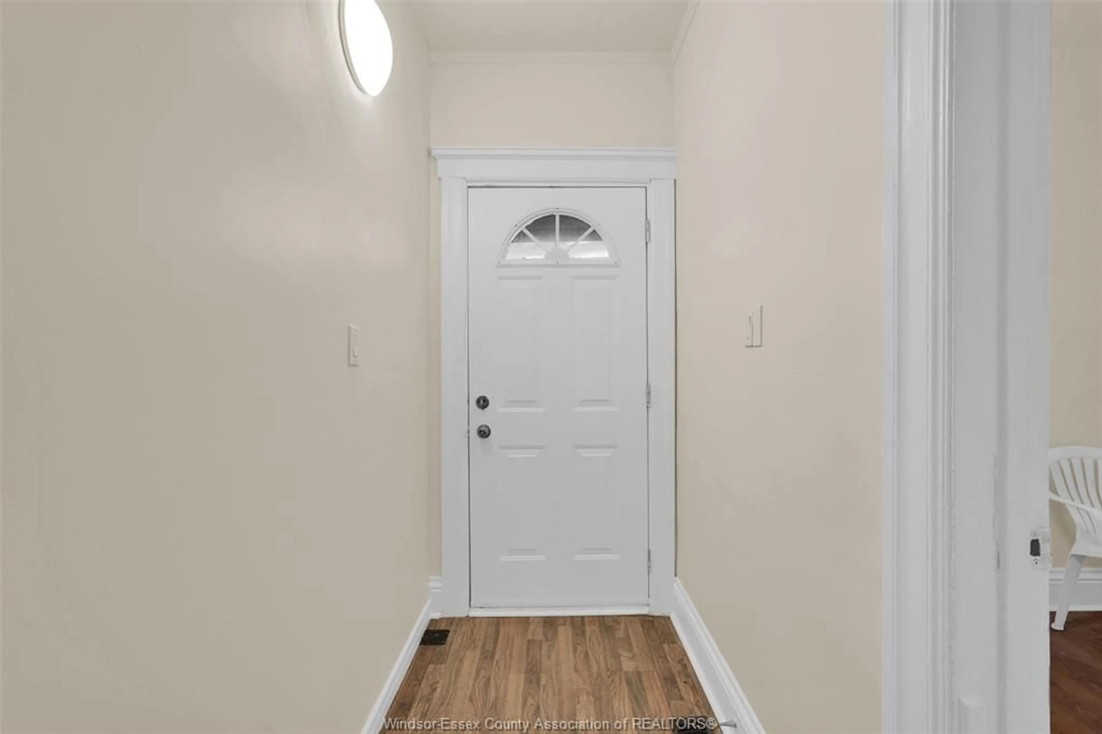 Indoor entryway for 3322 BABY St, Windsor Ontario N9C 1L1