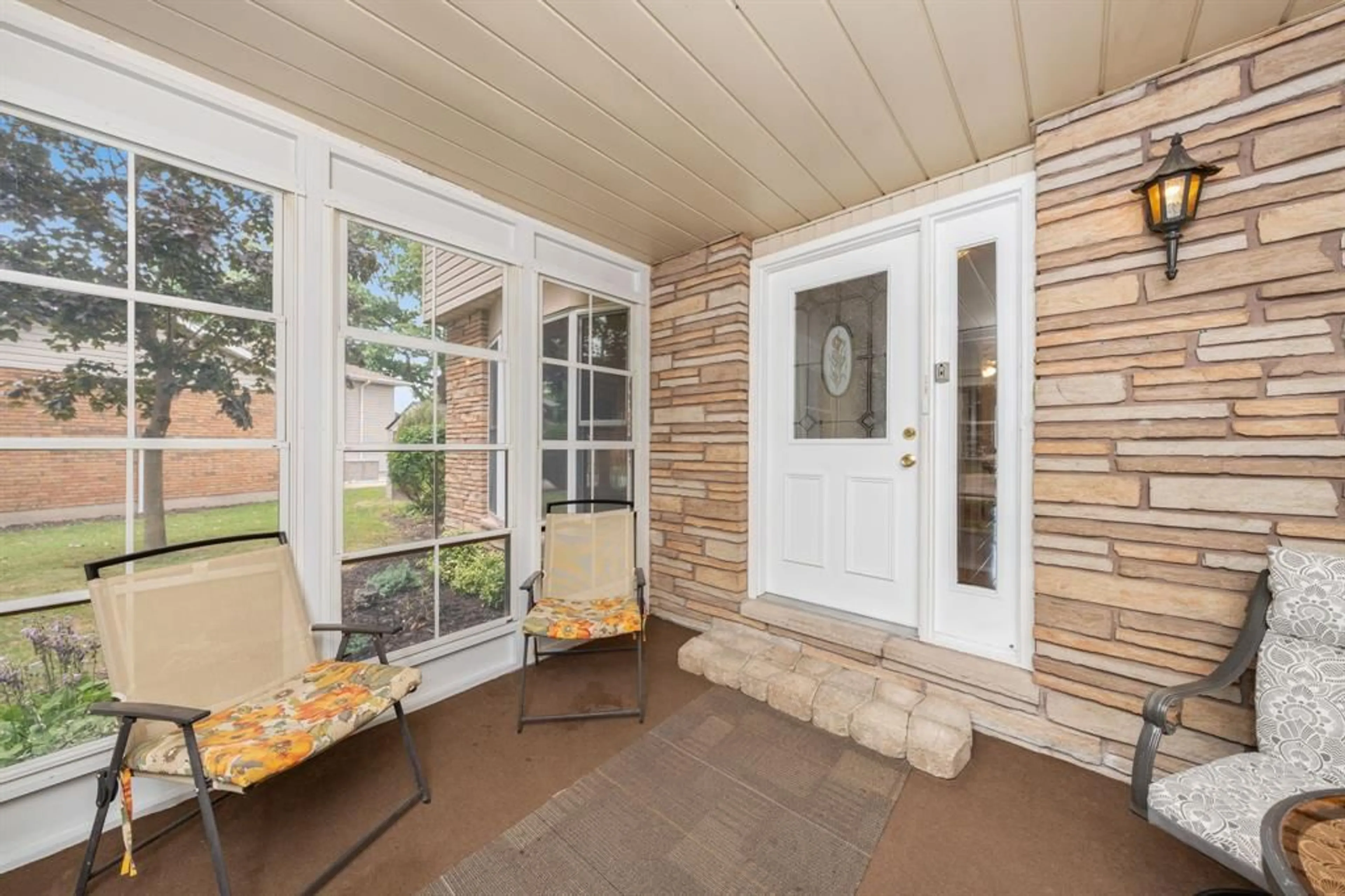 Patio, street for 330 Willow Cres, St Clair Ontario N0N 1G0
