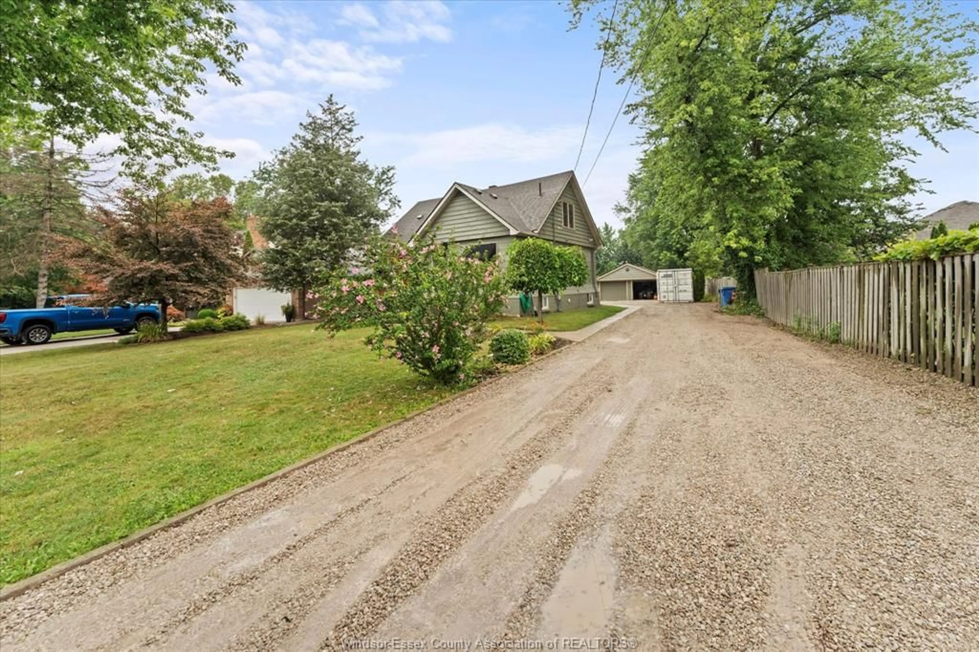 A pic from outside/outdoor area/front of a property/back of a property/a pic from drone, street for 860 NORTH TALBOT Rd, Windsor Ontario N9G 1M7