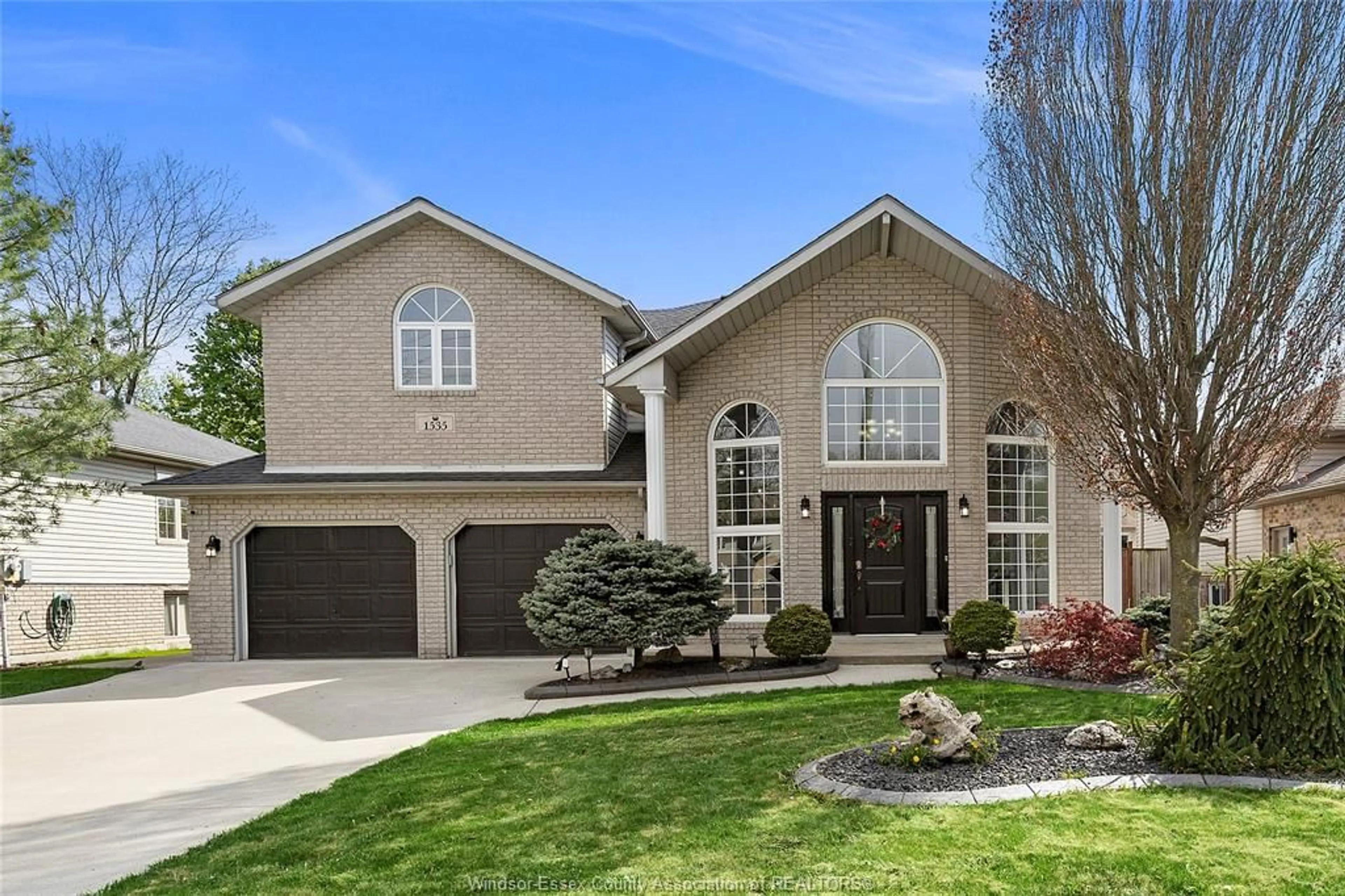 Home with vinyl exterior material, street for 1535 MAPLE Ave, LaSalle Ontario N9J 3L3