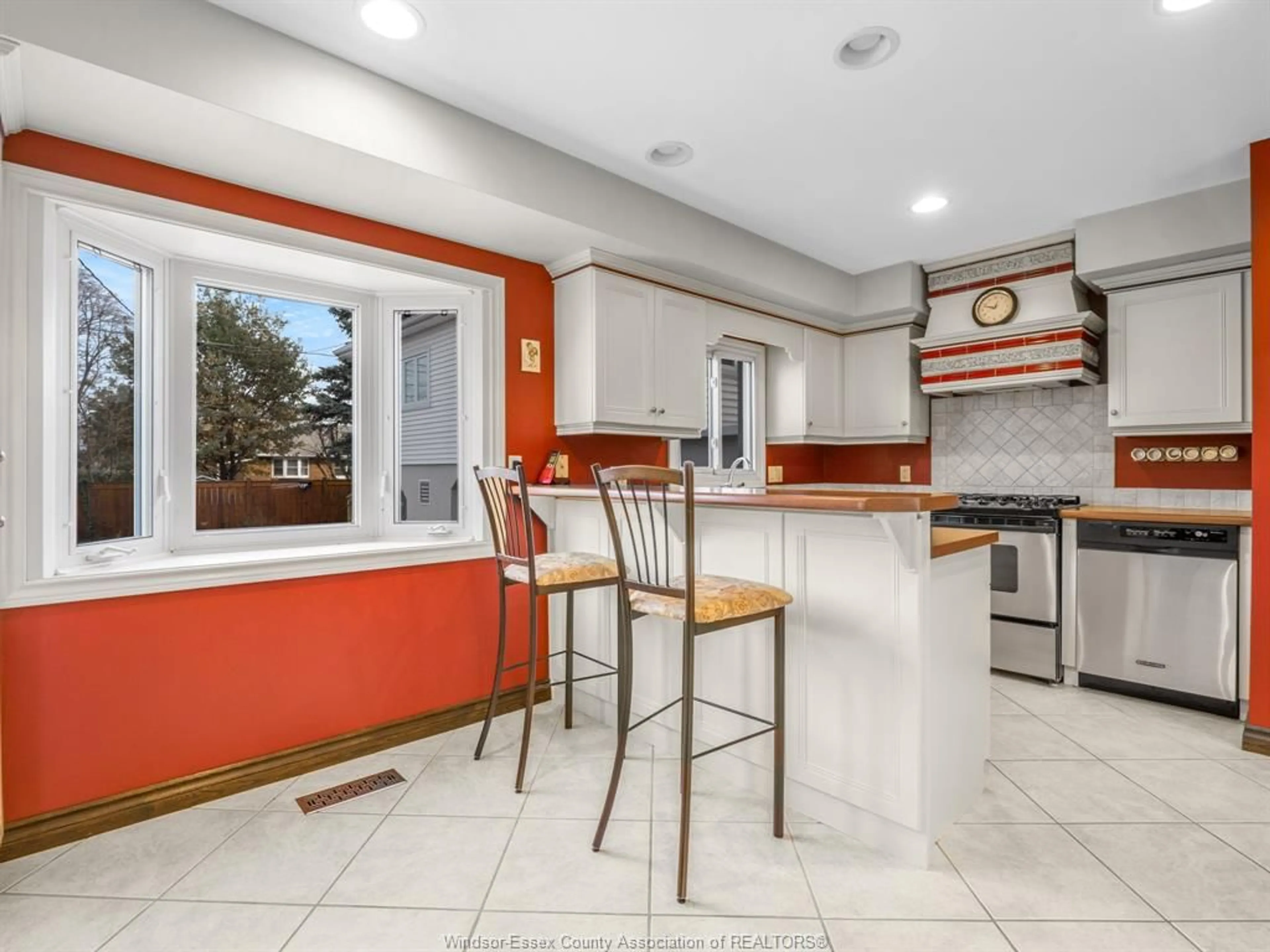 Open concept kitchen, ceramic/tile floor for 2352 LEONARD Rd, Windsor Ontario N8W 4L7