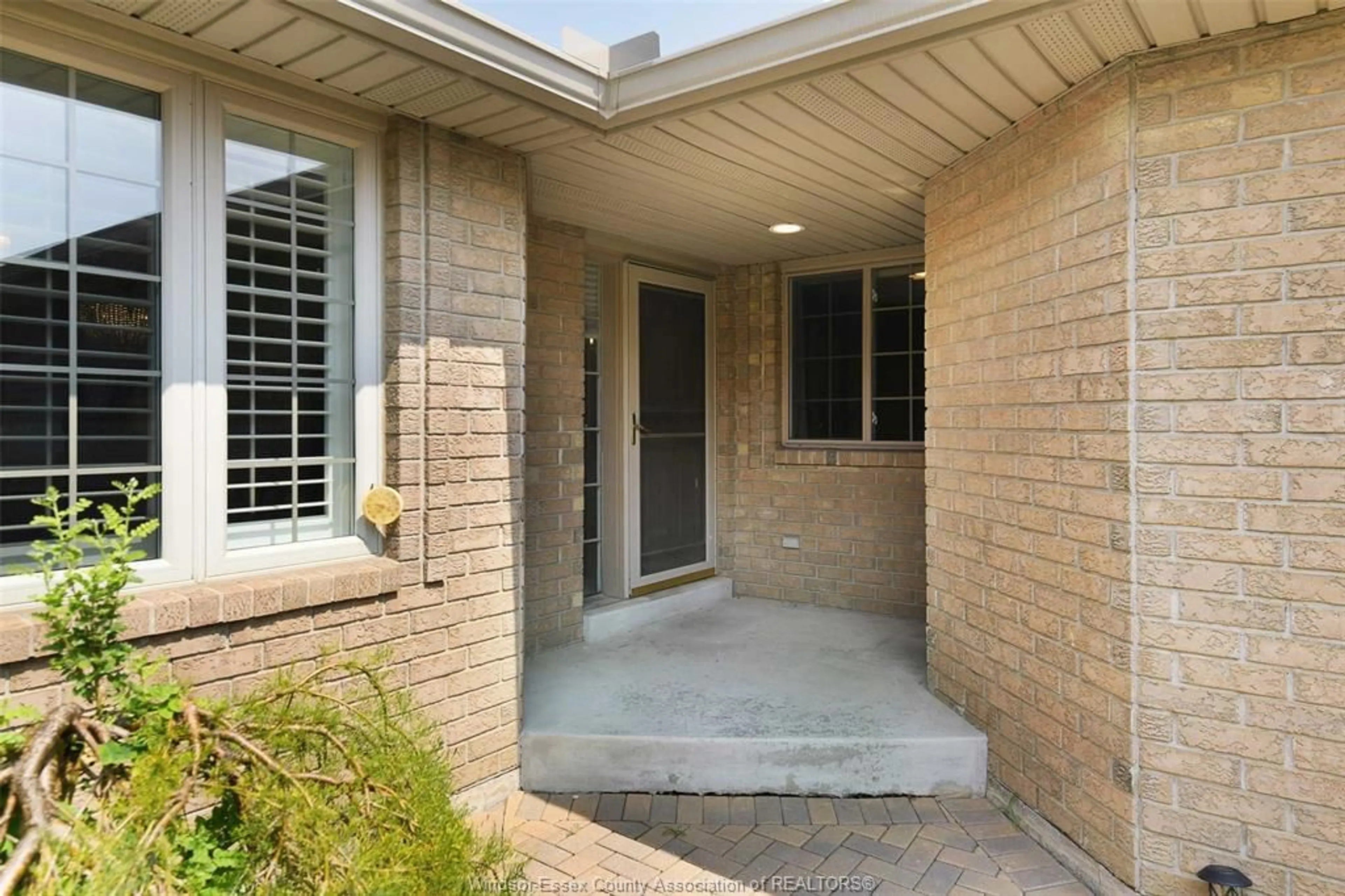 Unknown for 1090 Thurso Way, Windsor Ontario N9G 2T6