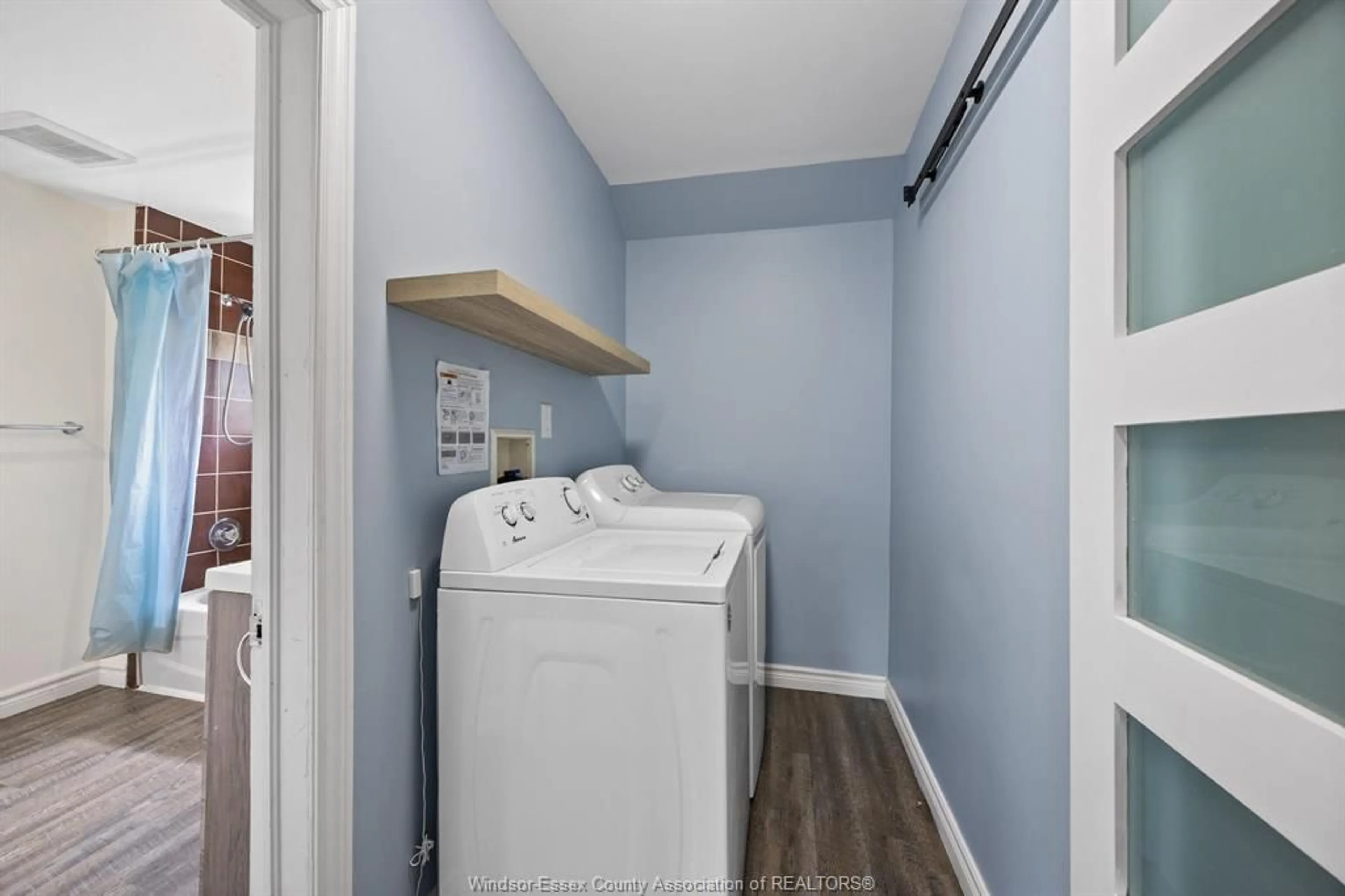 Laundry room for 817 CHATHAM St, Windsor Ontario N9A 2X8