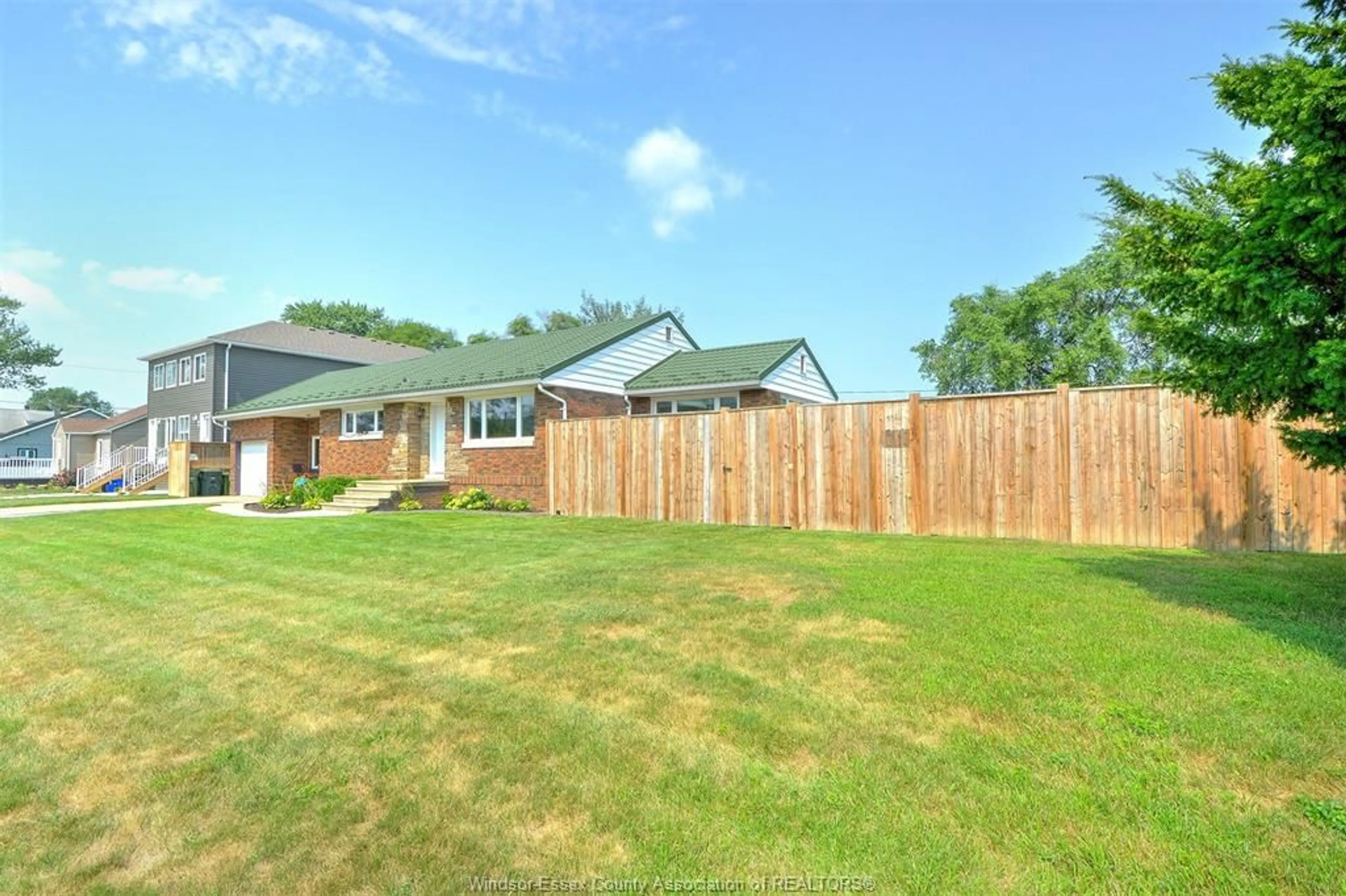A pic from outside/outdoor area/front of a property/back of a property/a pic from drone, unknown for 2512 Cadillac, Windsor Ontario N8W 3Y6