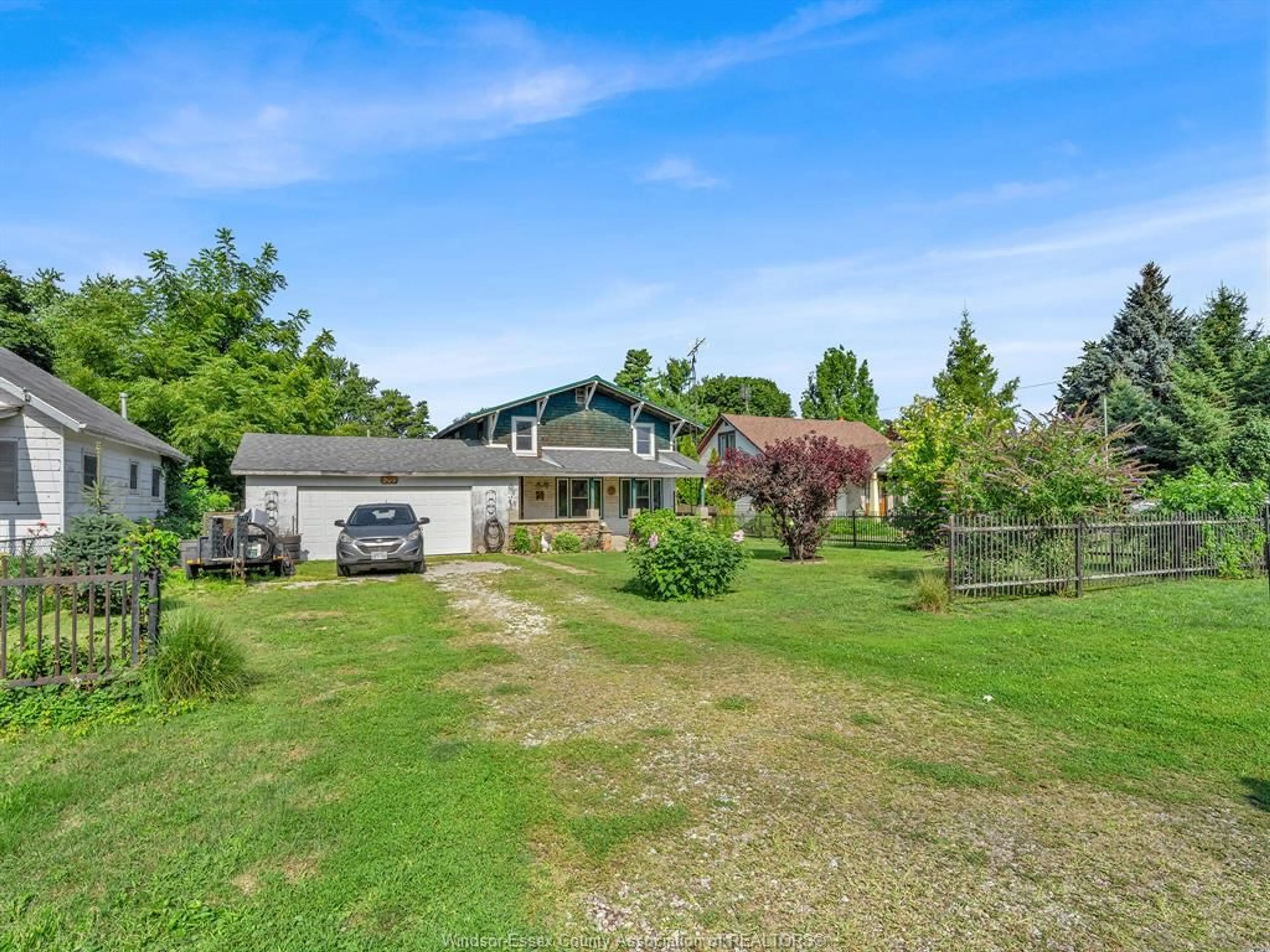 A pic from outside/outdoor area/front of a property/back of a property/a pic from drone, unknown for 205 DUNN, Harrow Ontario N0R 1G0