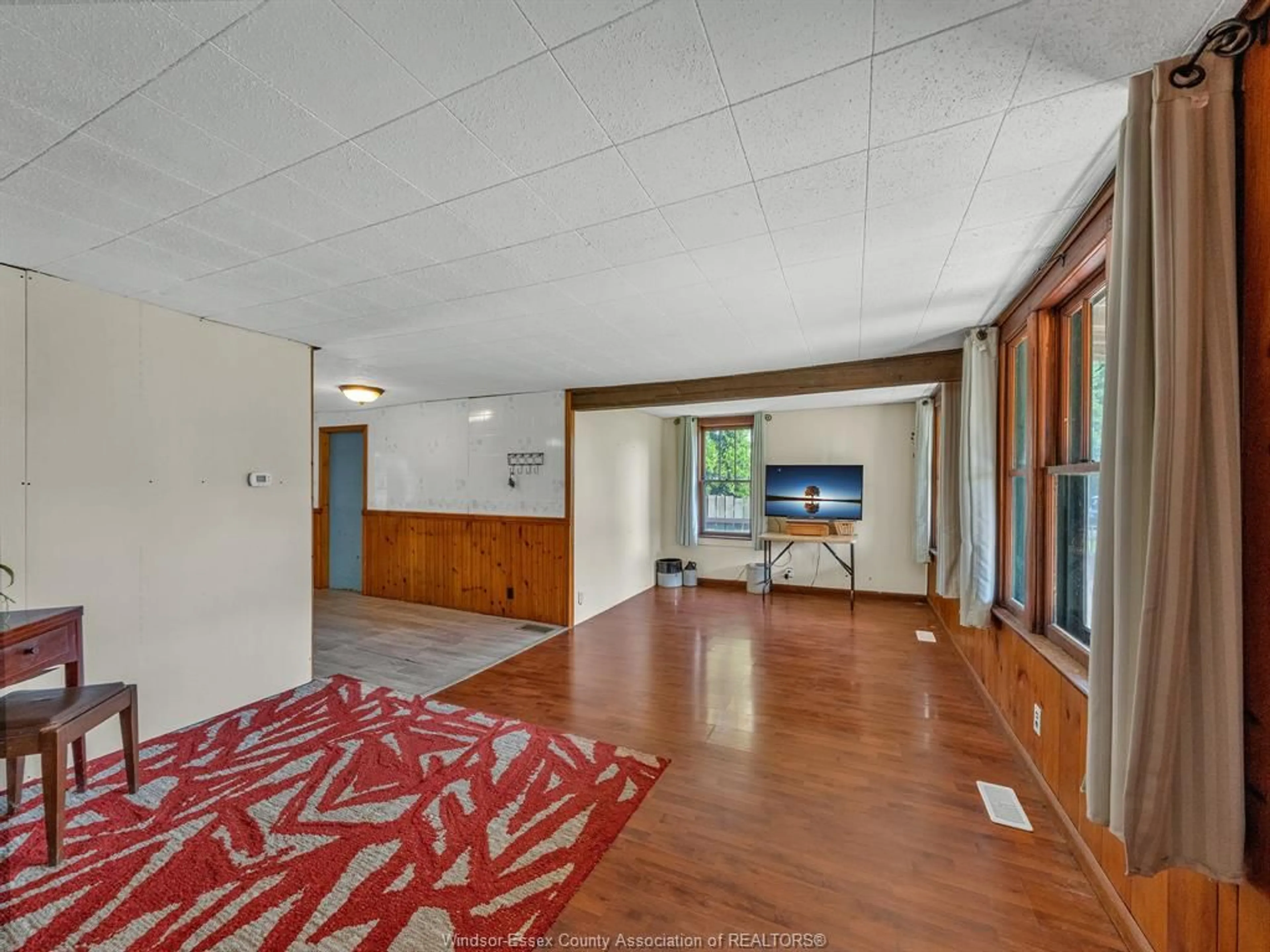 Indoor foyer for 205 DUNN, Harrow Ontario N0R 1G0