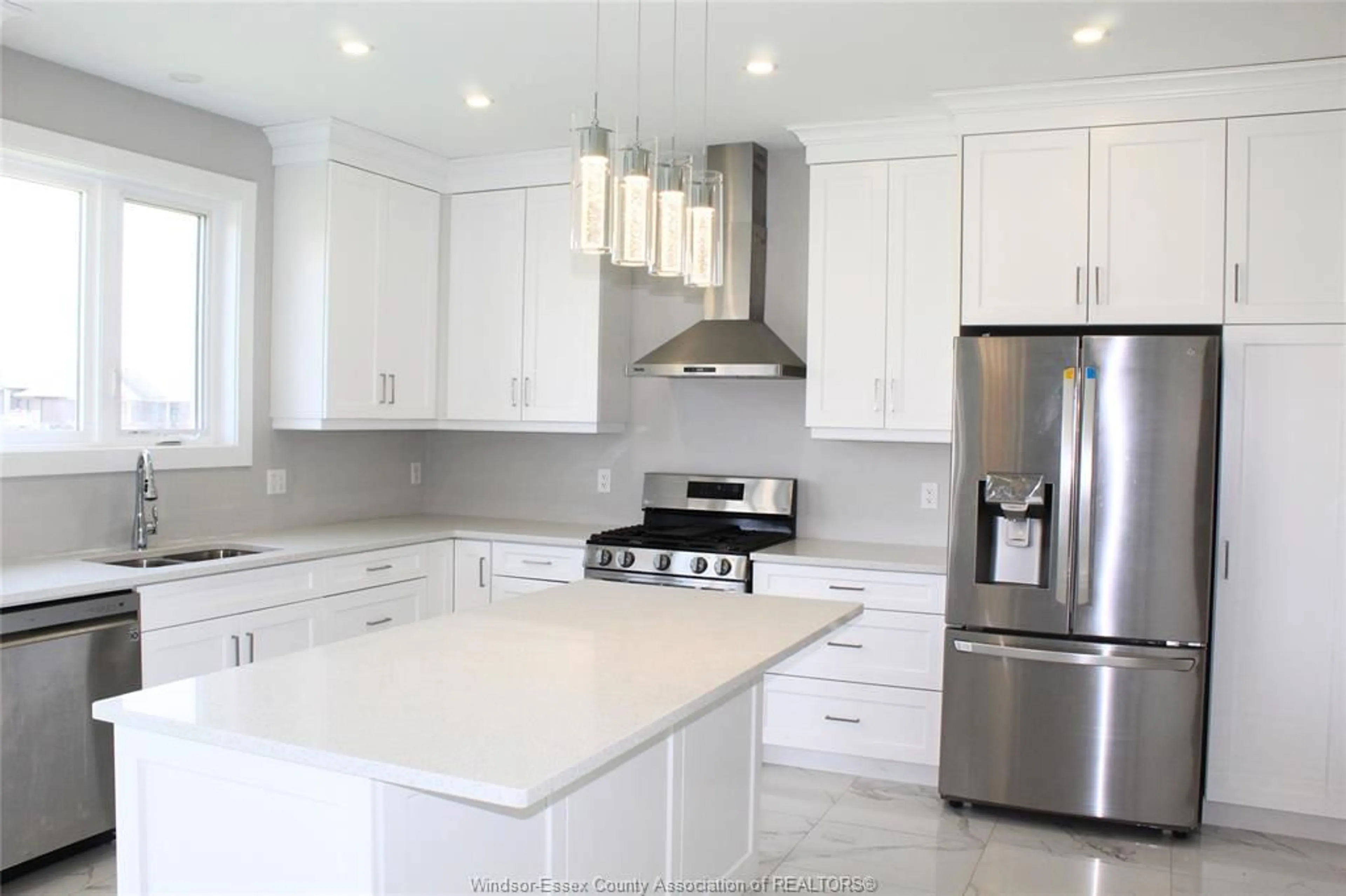 Contemporary kitchen, ceramic/tile floor for 779 KEIL Dr, Chatham Ontario N7M 0A2