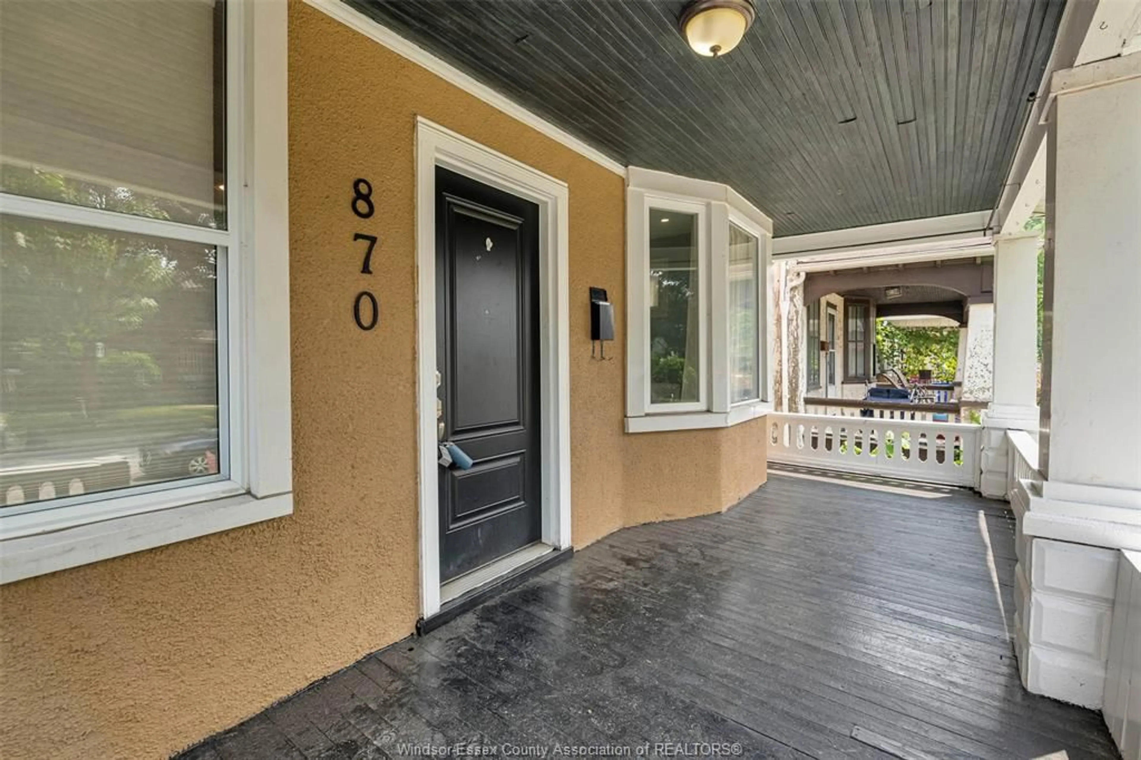 Indoor entryway for 870 MOY, Windsor Ontario N9A 2N8