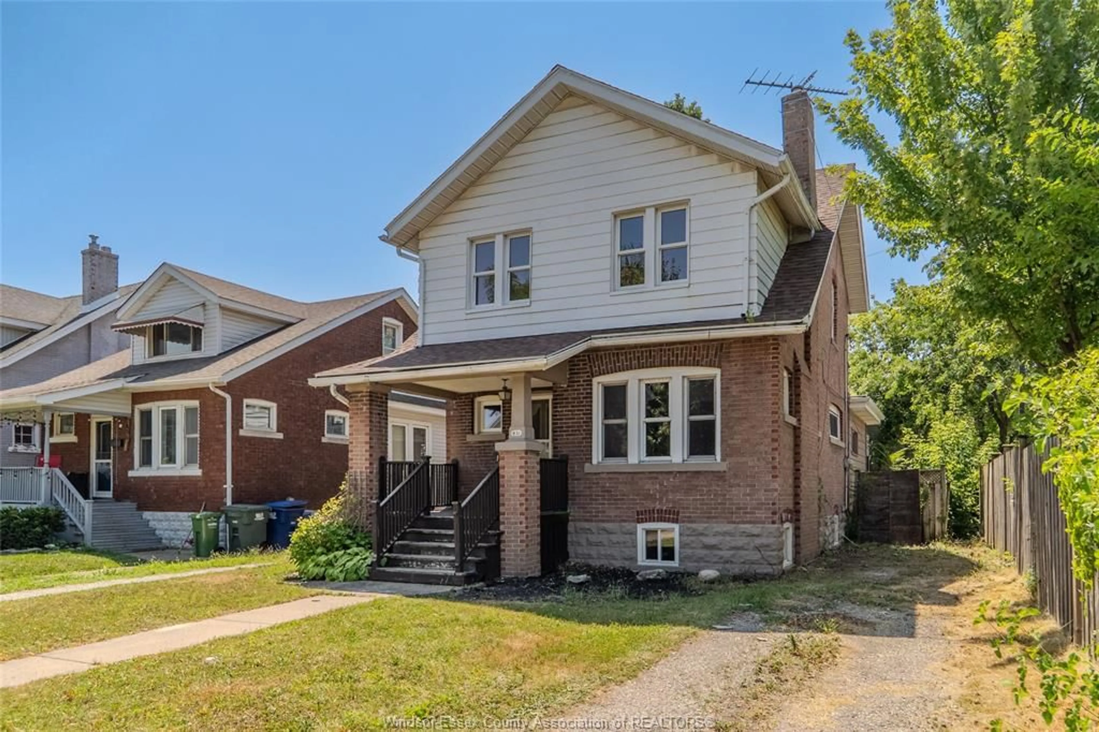 Home with brick exterior material, street for 831 DAWSON, Windsor Ontario N8Y 4A1