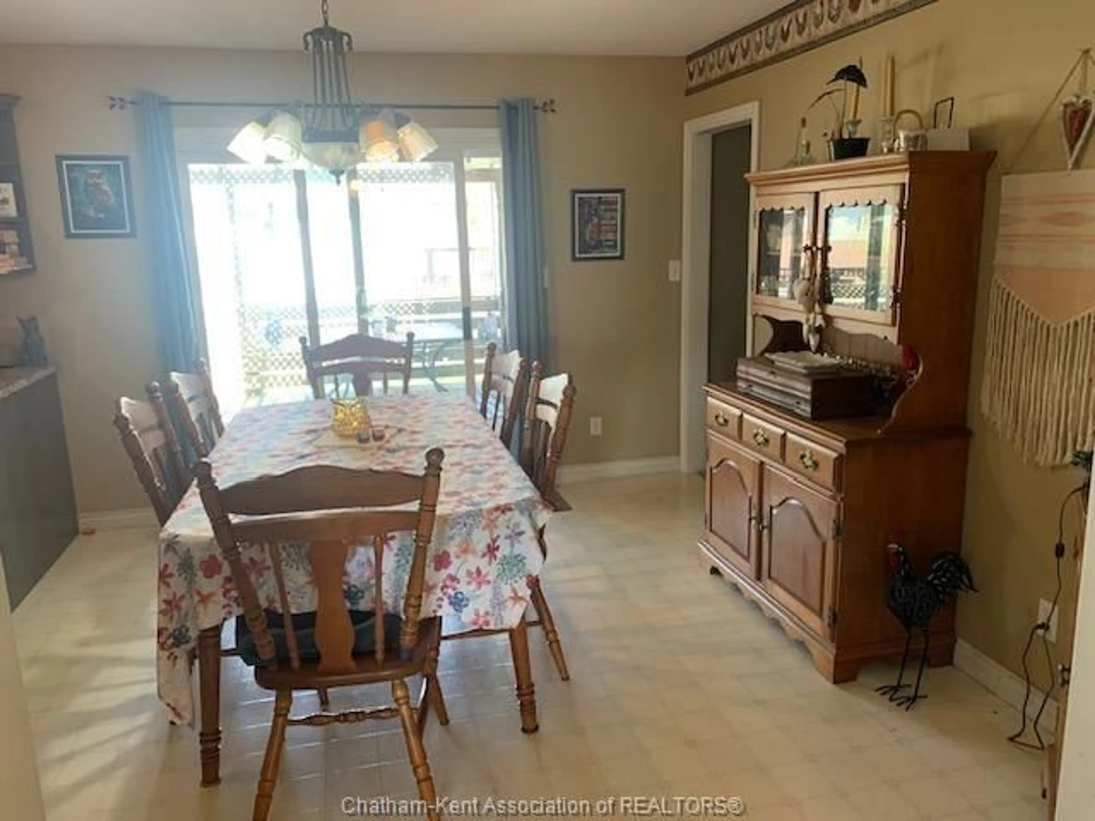 Dining room, unknown for 67 WINDFIELD Cres, Chatham Ontario N7L 5L3