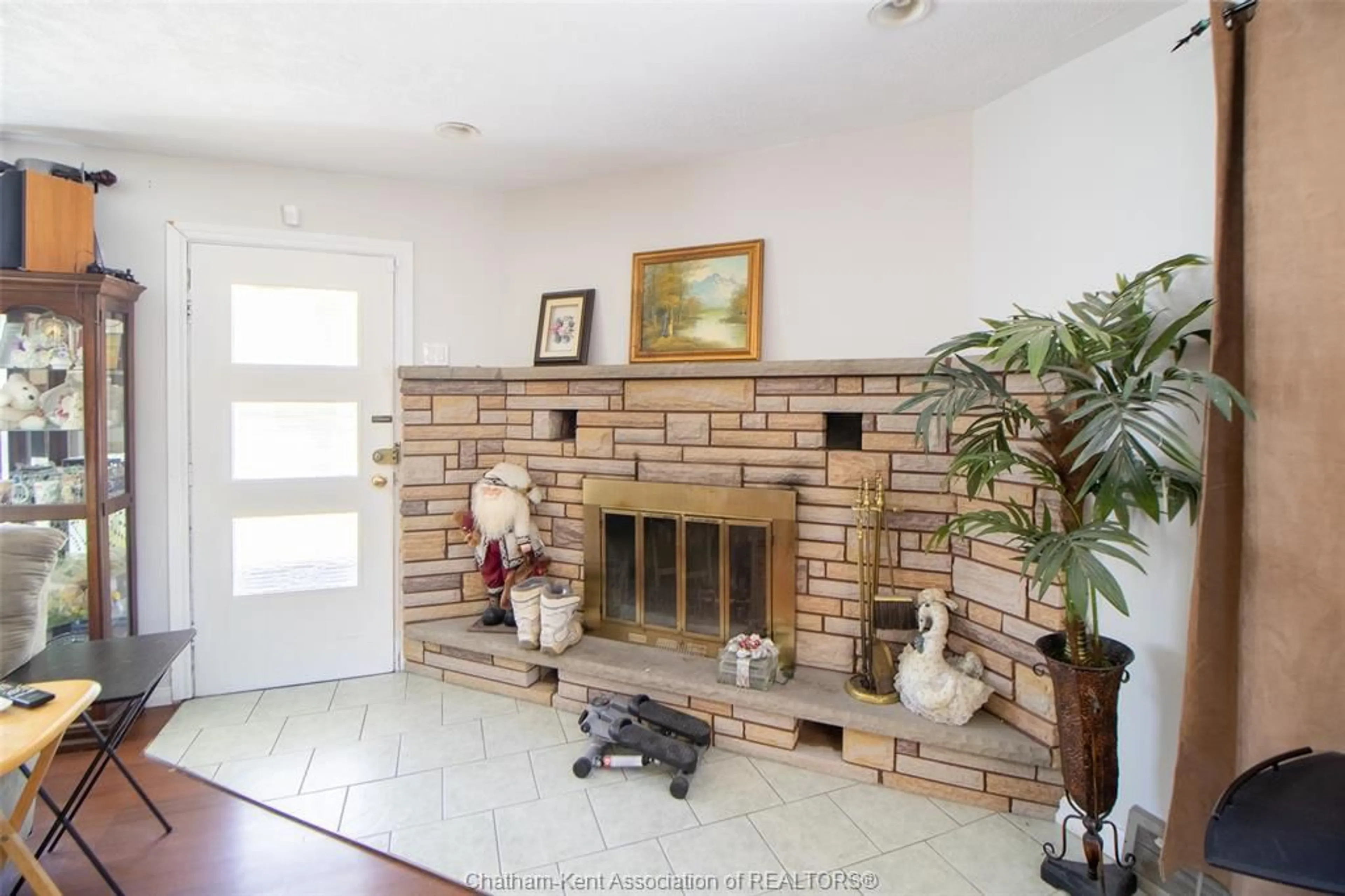Unknown for 273 GRAND Ave, Chatham Ontario N7L 1W7