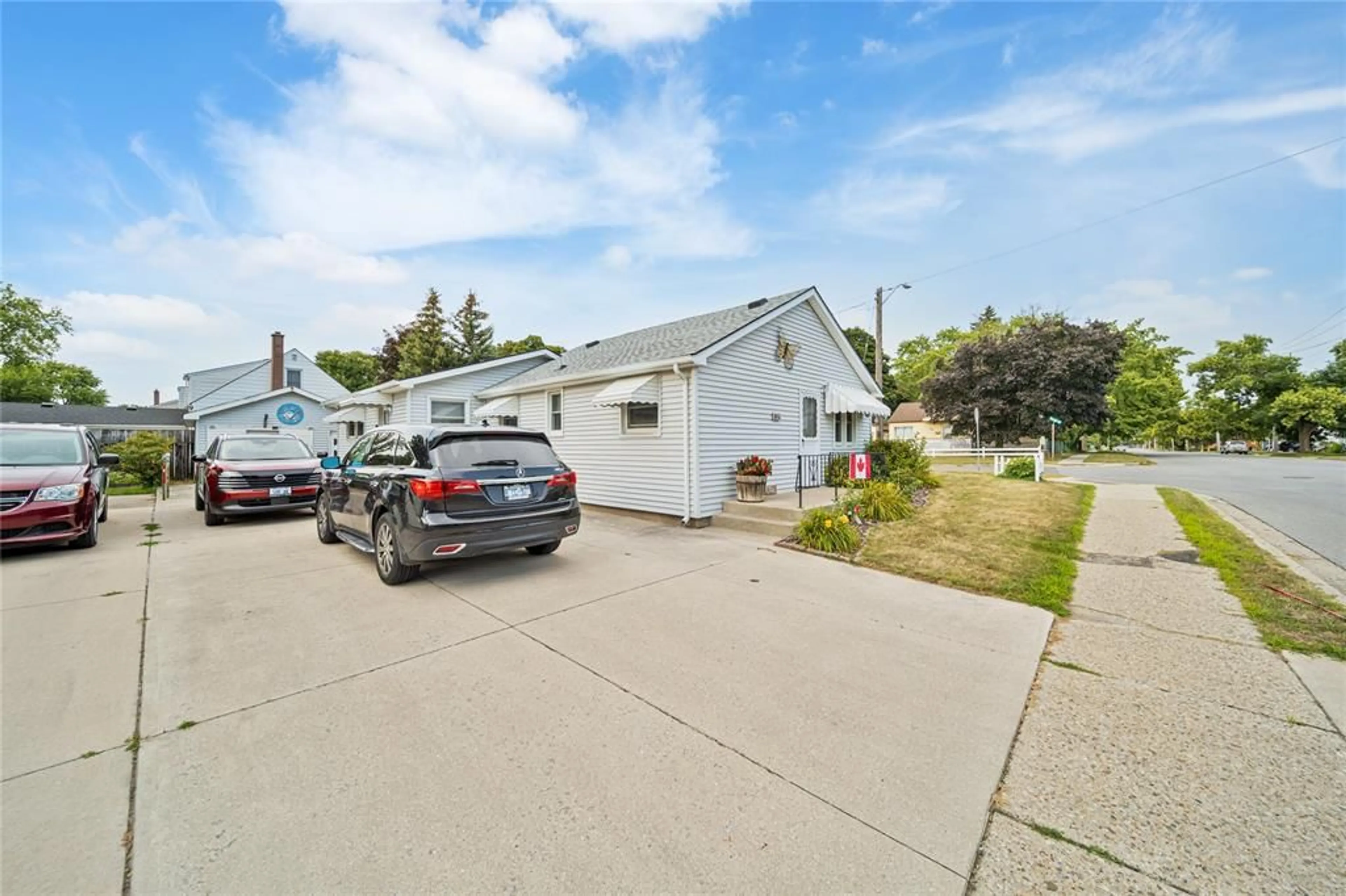 Unknown for 814 MAXWELL St, Sarnia Ontario N7T 5G1