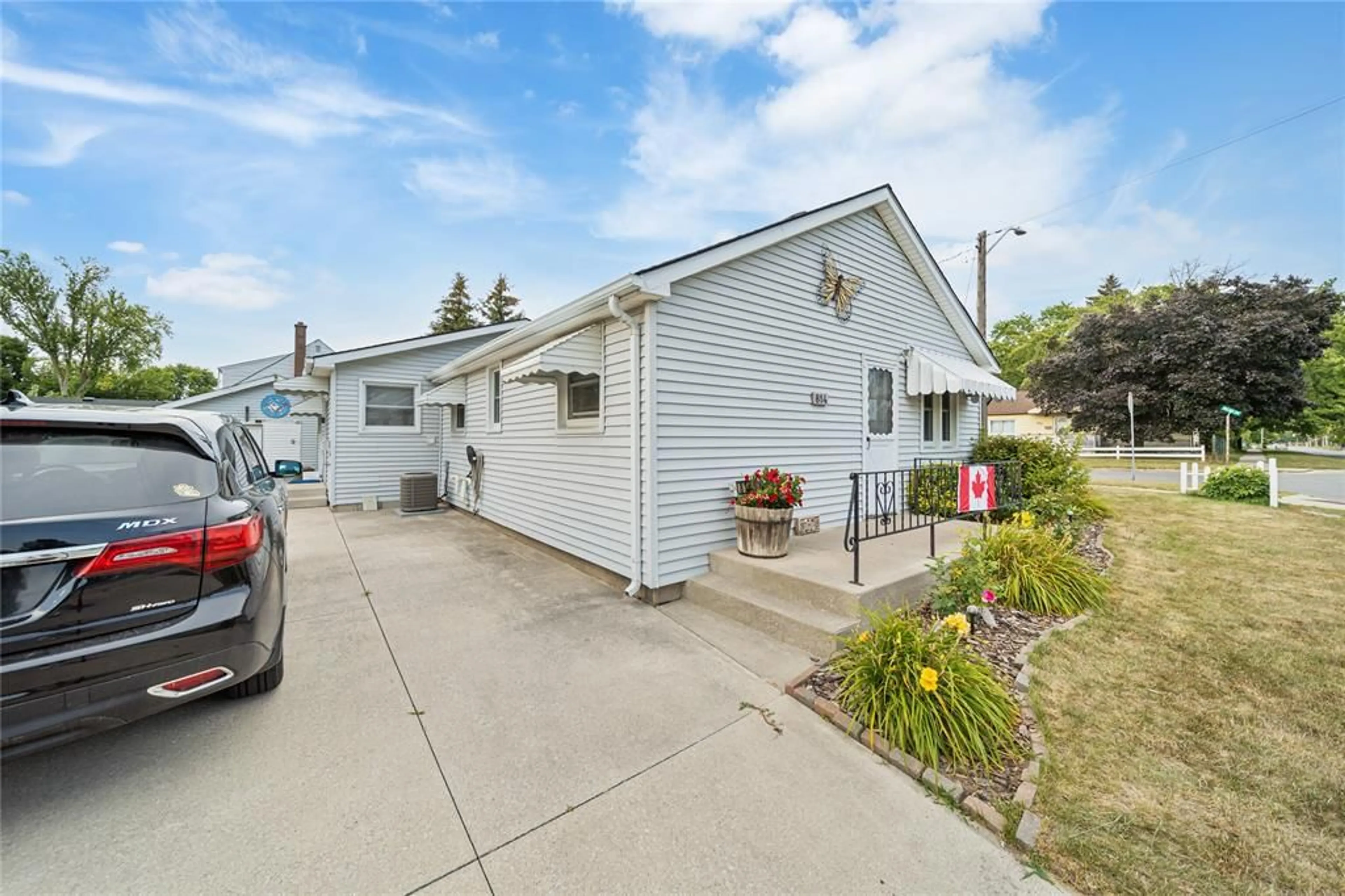 Unknown for 814 MAXWELL St, Sarnia Ontario N7T 5G1