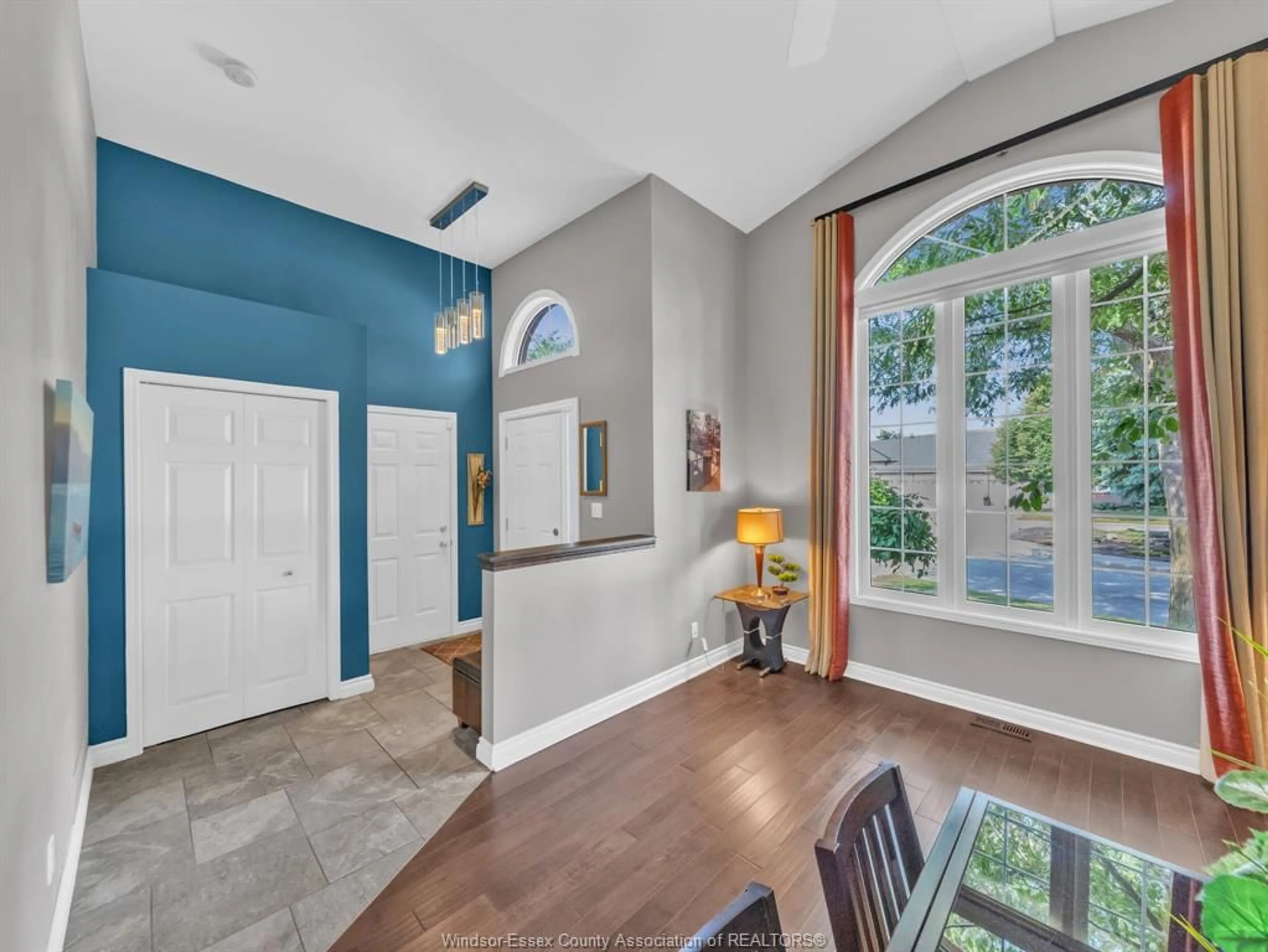 Indoor entryway for 1046 Rendezvous Dr, Windsor Ontario N8P 1K6