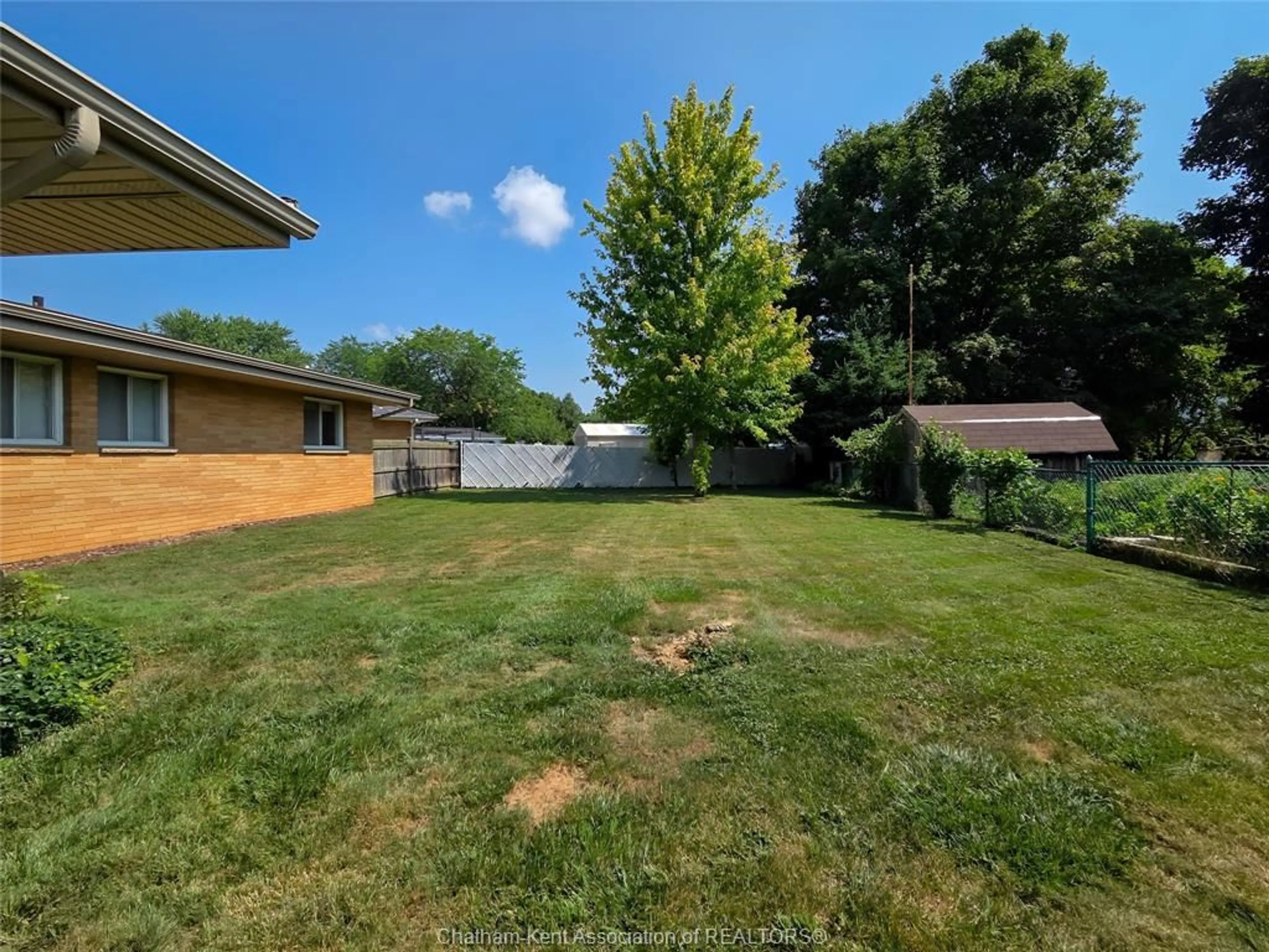 A pic from outside/outdoor area/front of a property/back of a property/a pic from drone, unknown for 64 Parkwood Dr, Chatham Ontario N7M 2B2