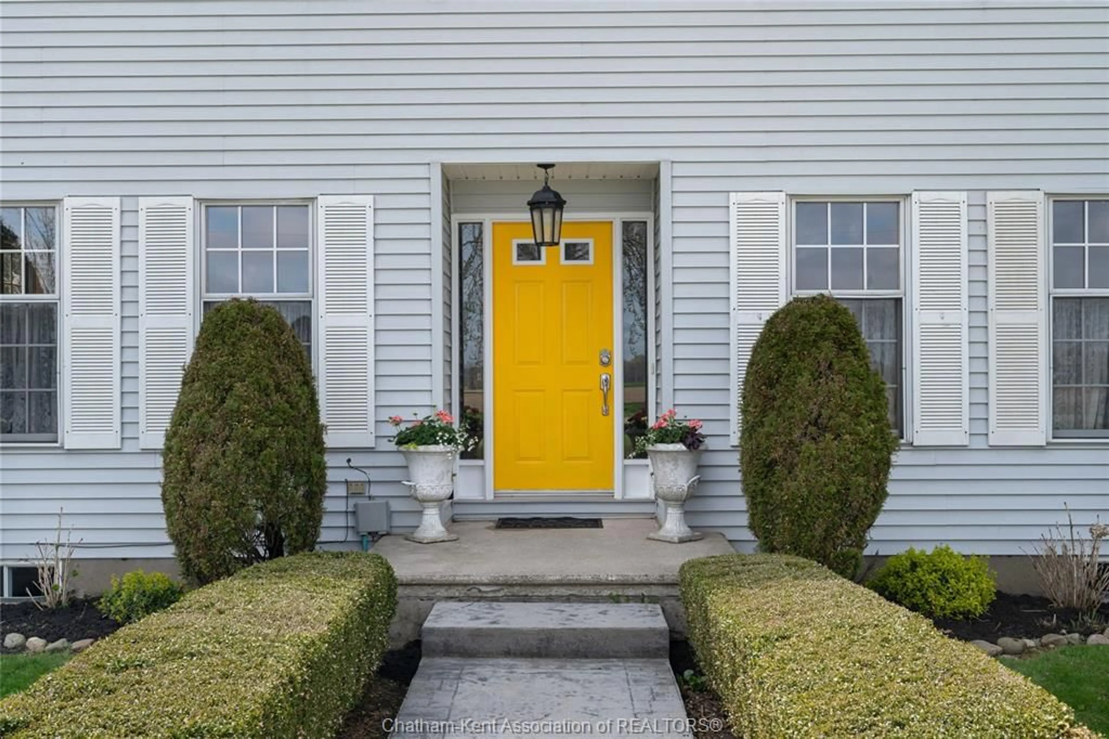 Indoor entryway for 19196 Douglas Rd, Cedar Springs Ontario N0P 1A0