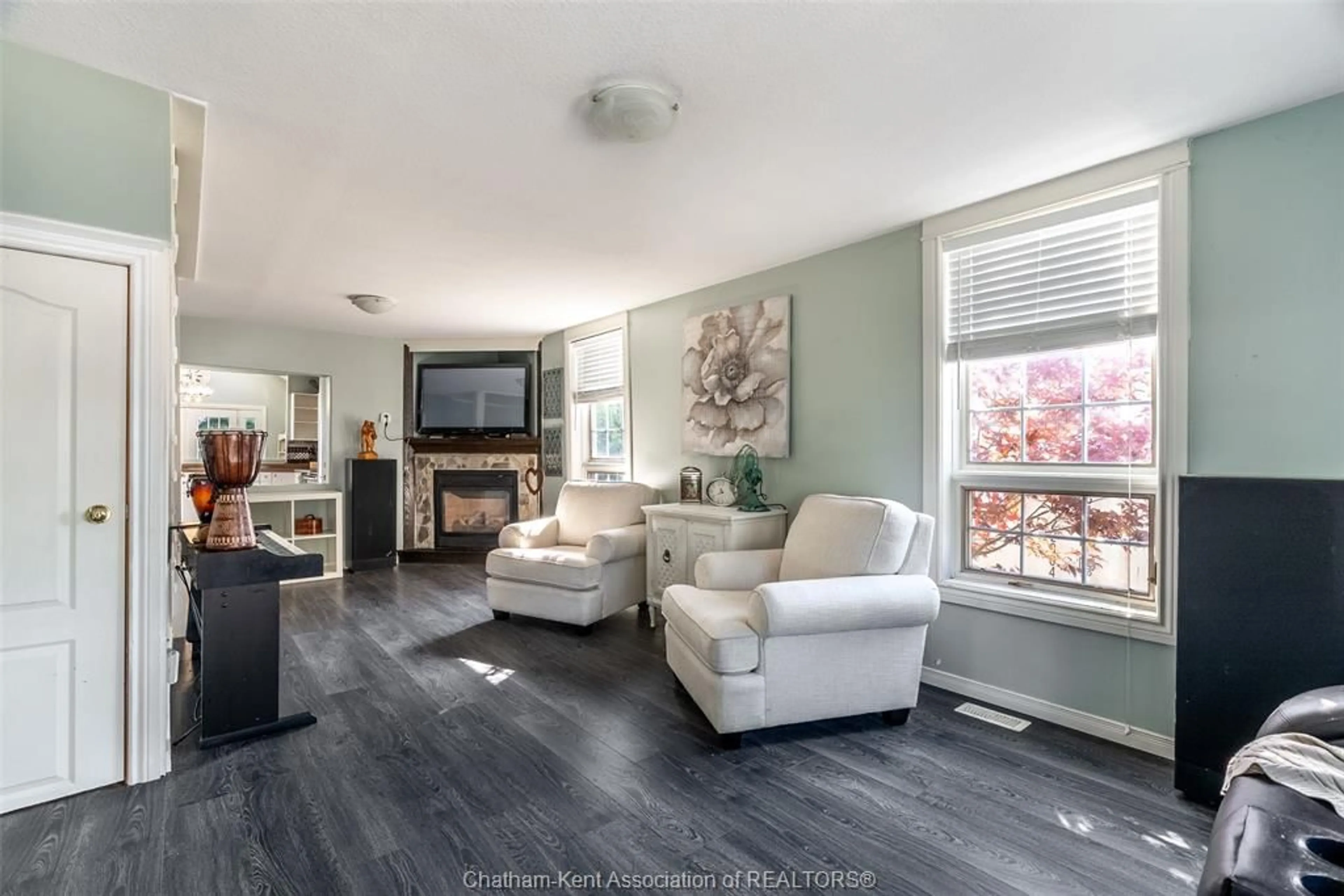 Living room with furniture, unknown for 67 Pine St, Chatham Ontario N7M 5G3