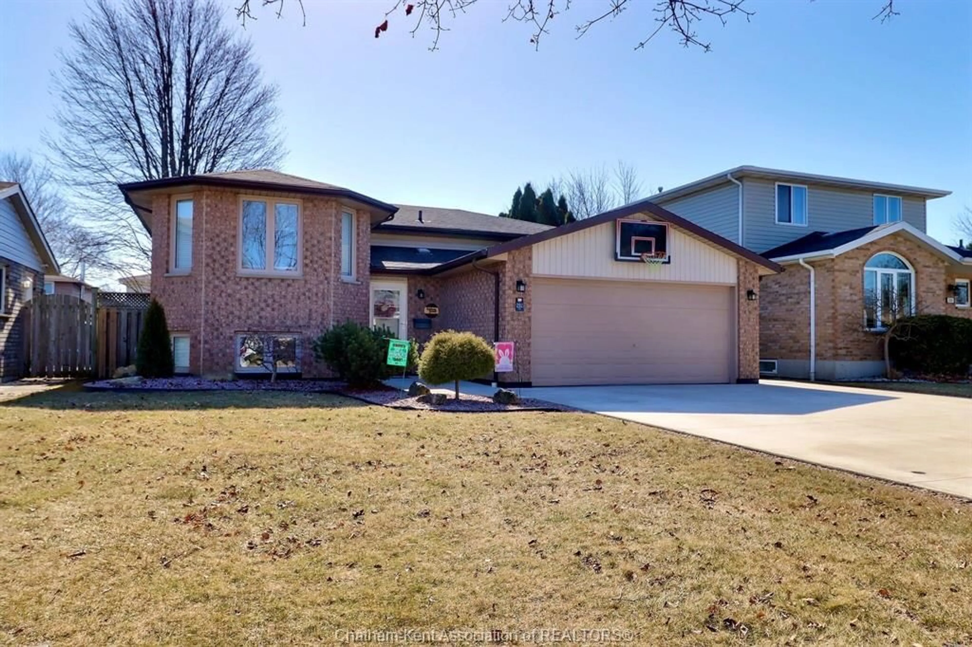 Home with brick exterior material, street for 292 Valley Rd, Chatham Ontario N7L 4Y3