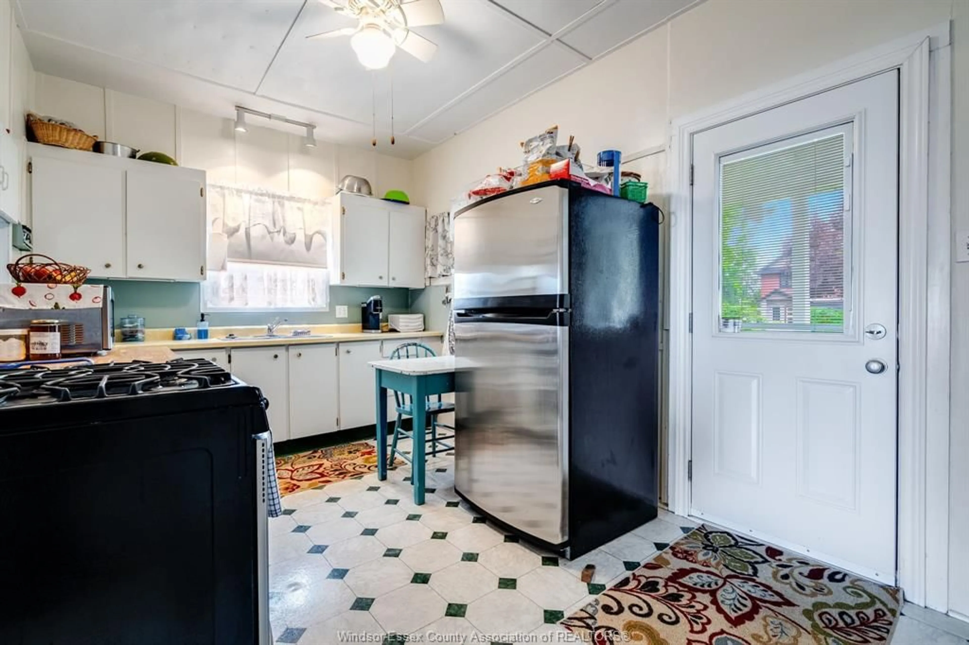 Standard kitchen, ceramic/tile floor for 1259 Heritage Rd, Kingsville Ontario N9Y 2E6