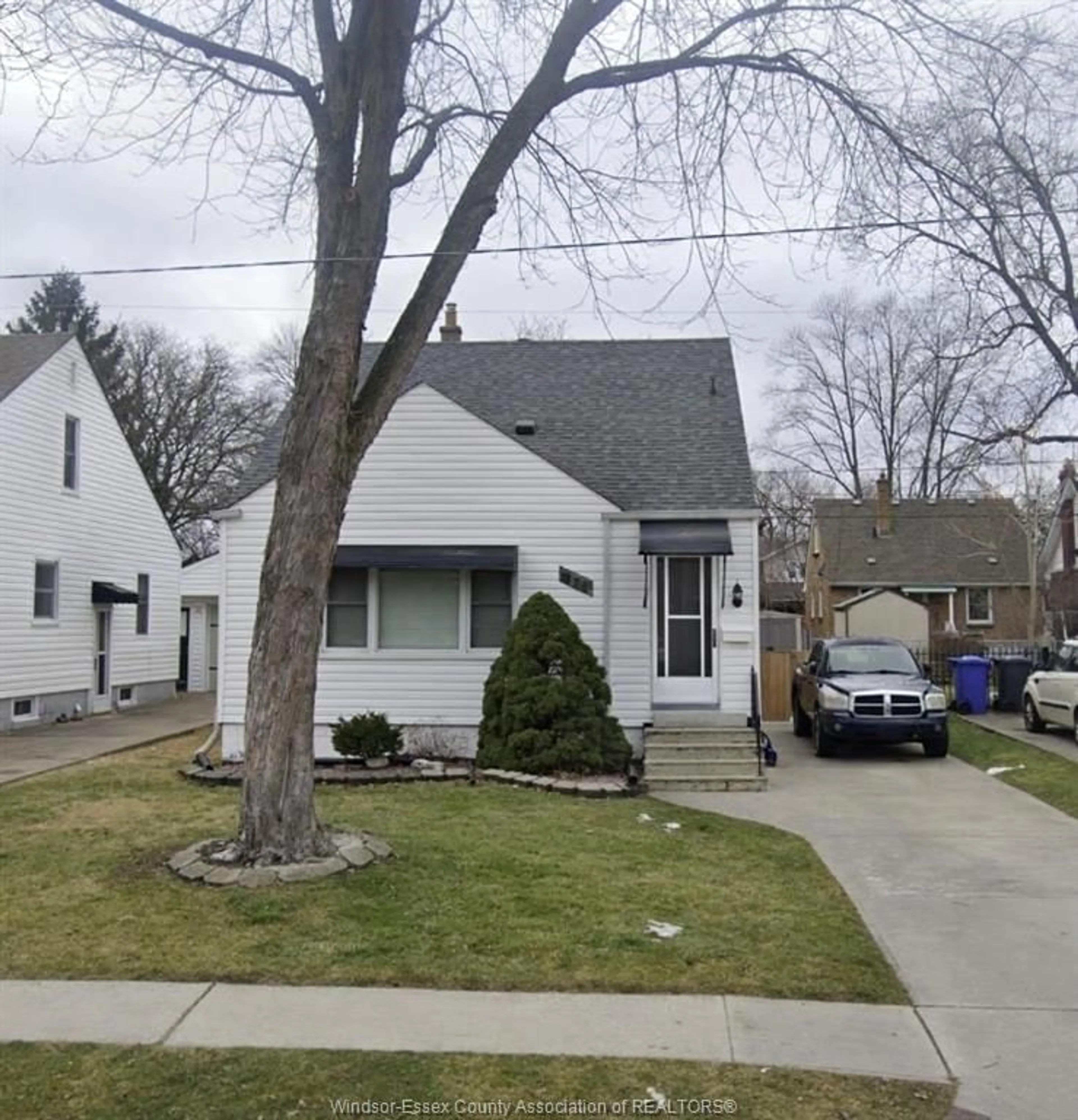 Home with vinyl exterior material, street for 871 Villaire Ave, Windsor Ontario N8S 2J3