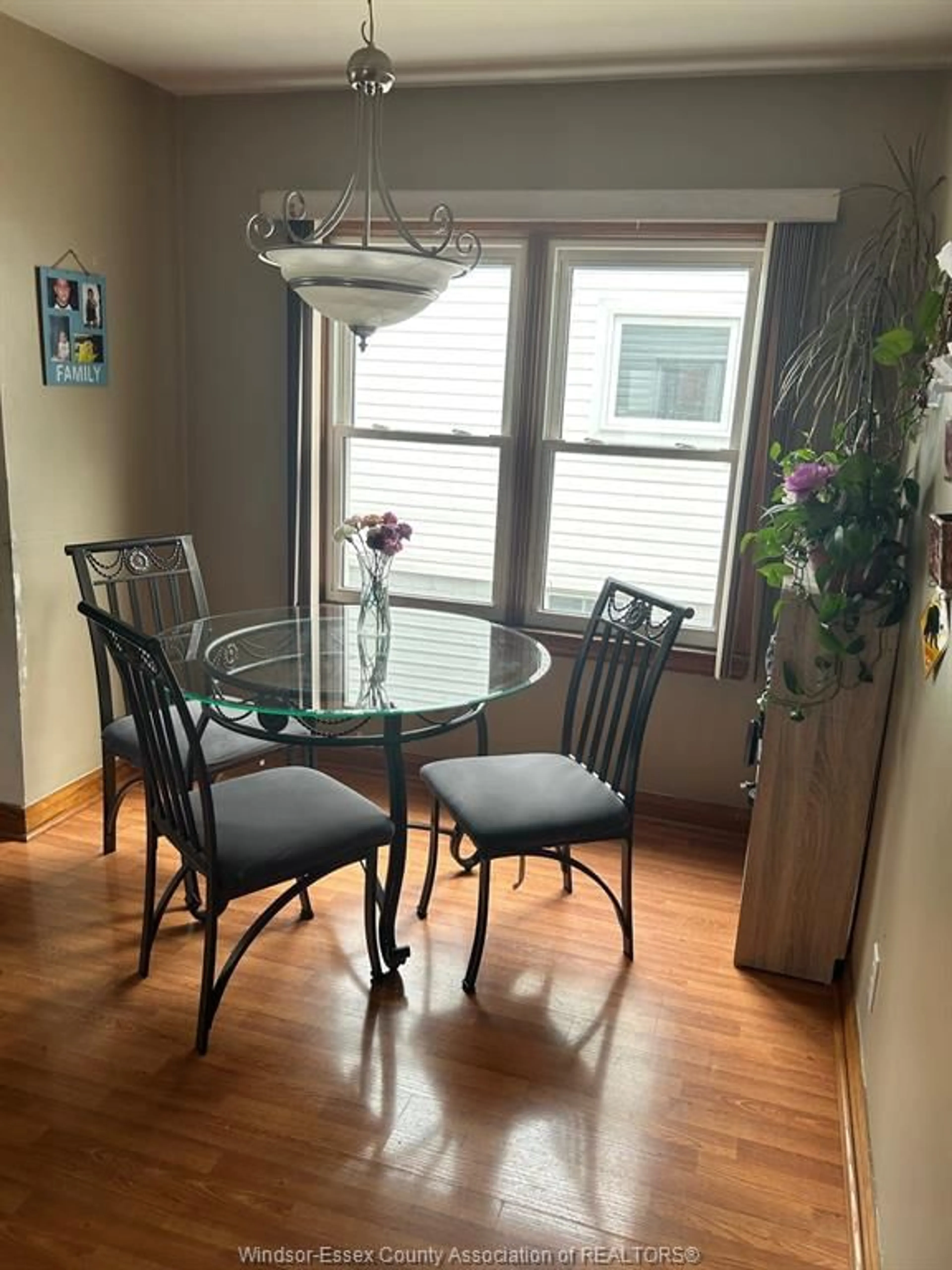 Dining room, wood/laminate floor for 871 Villaire Ave, Windsor Ontario N8S 2J3
