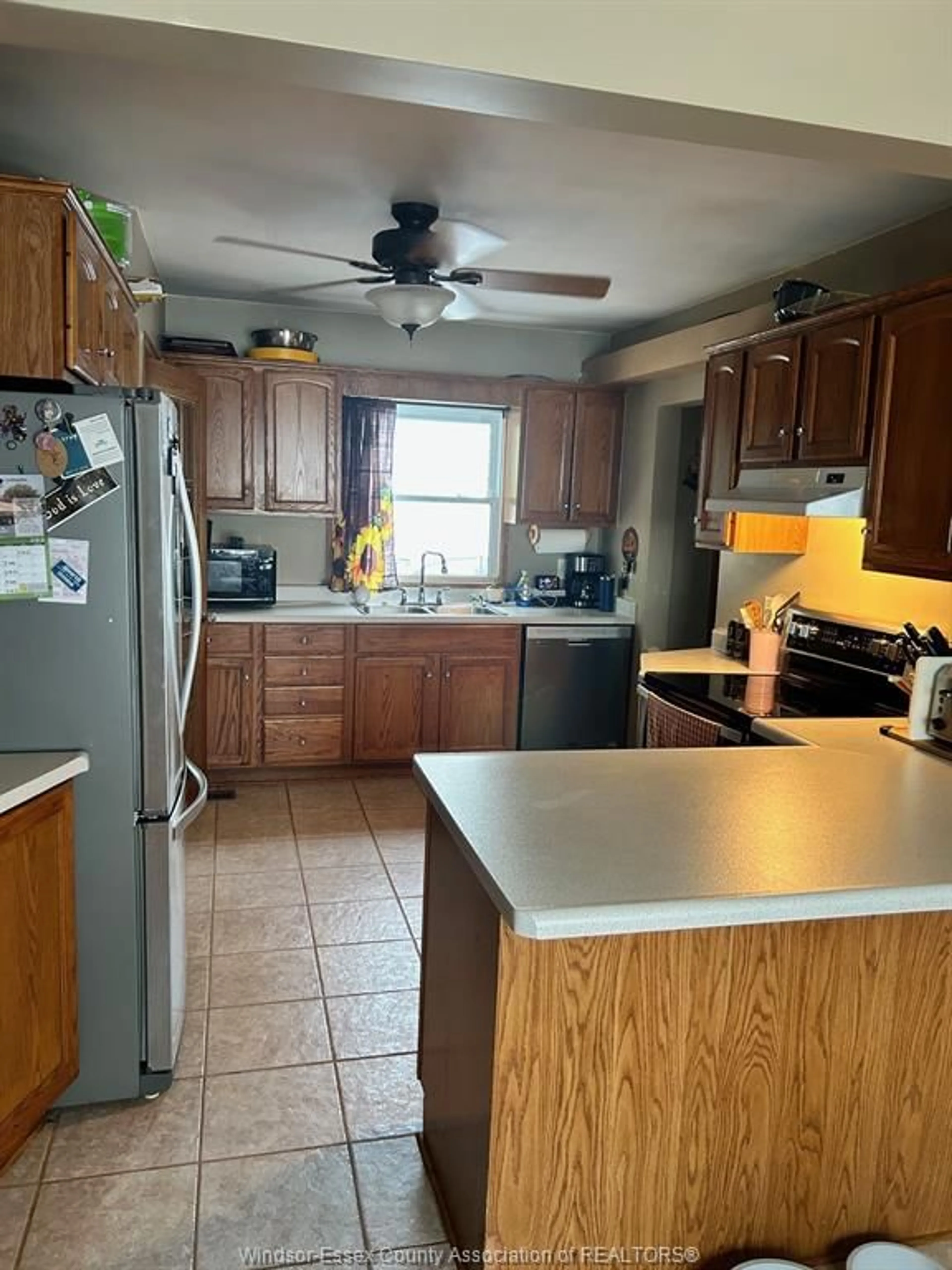 Standard kitchen, unknown for 871 Villaire Ave, Windsor Ontario N8S 2J3