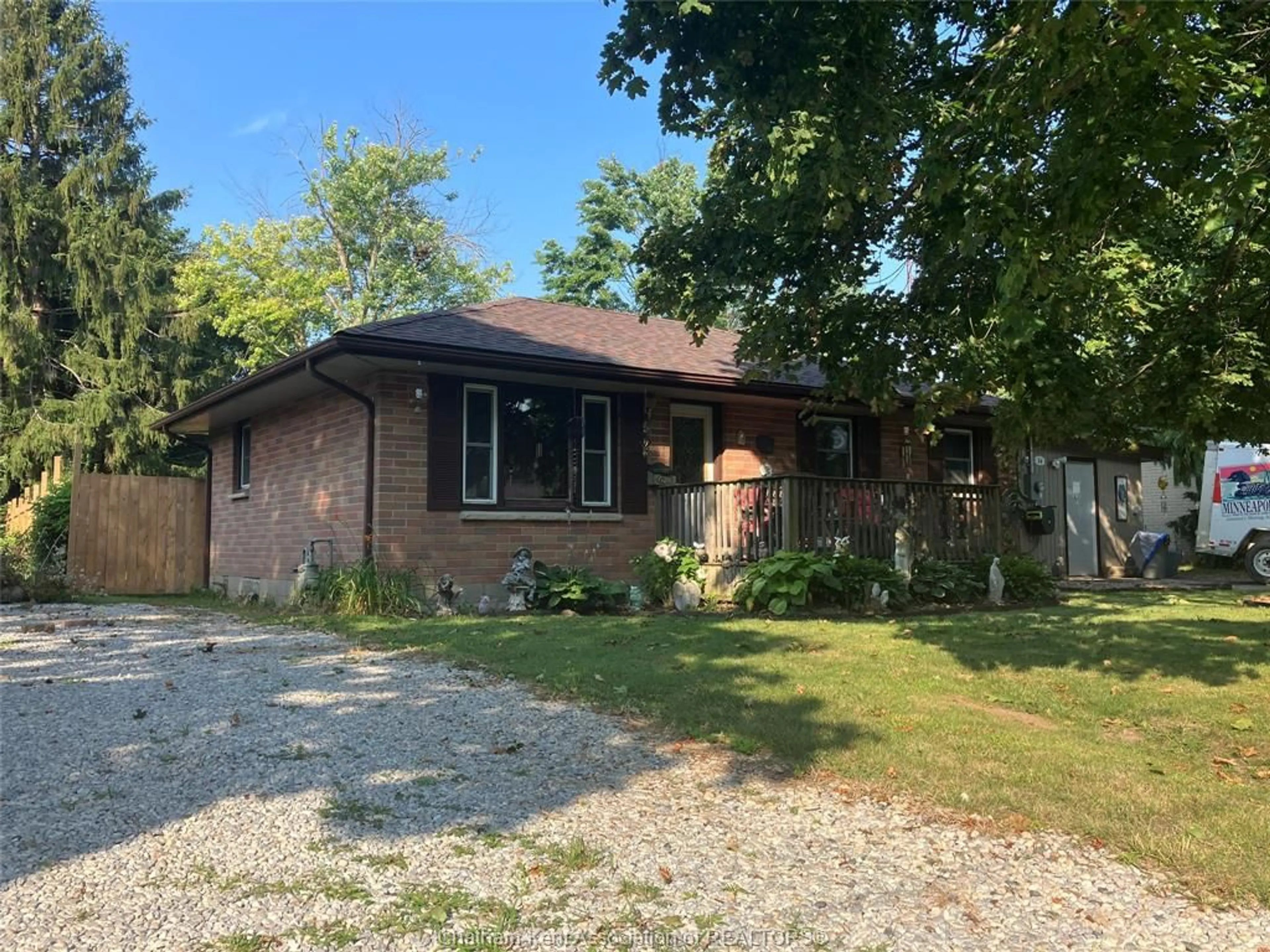 A pic from outside/outdoor area/front of a property/back of a property/a pic from drone, street for 26 BURTON Ave, Chatham Ontario N7M 4Z5
