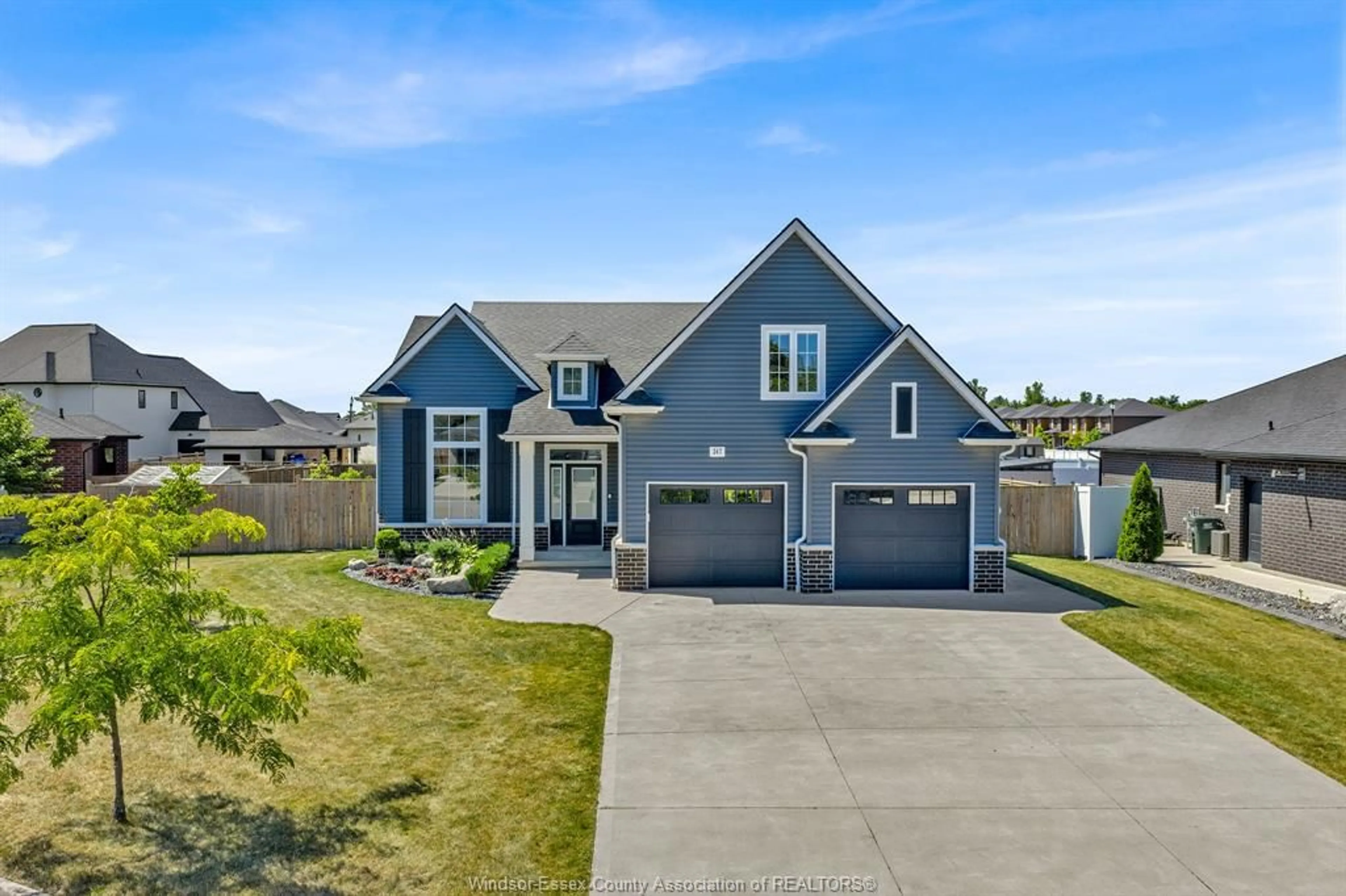 Home with vinyl exterior material, street for 247 MEADOWVIEW, Amherstburg Ontario N9V 0G1