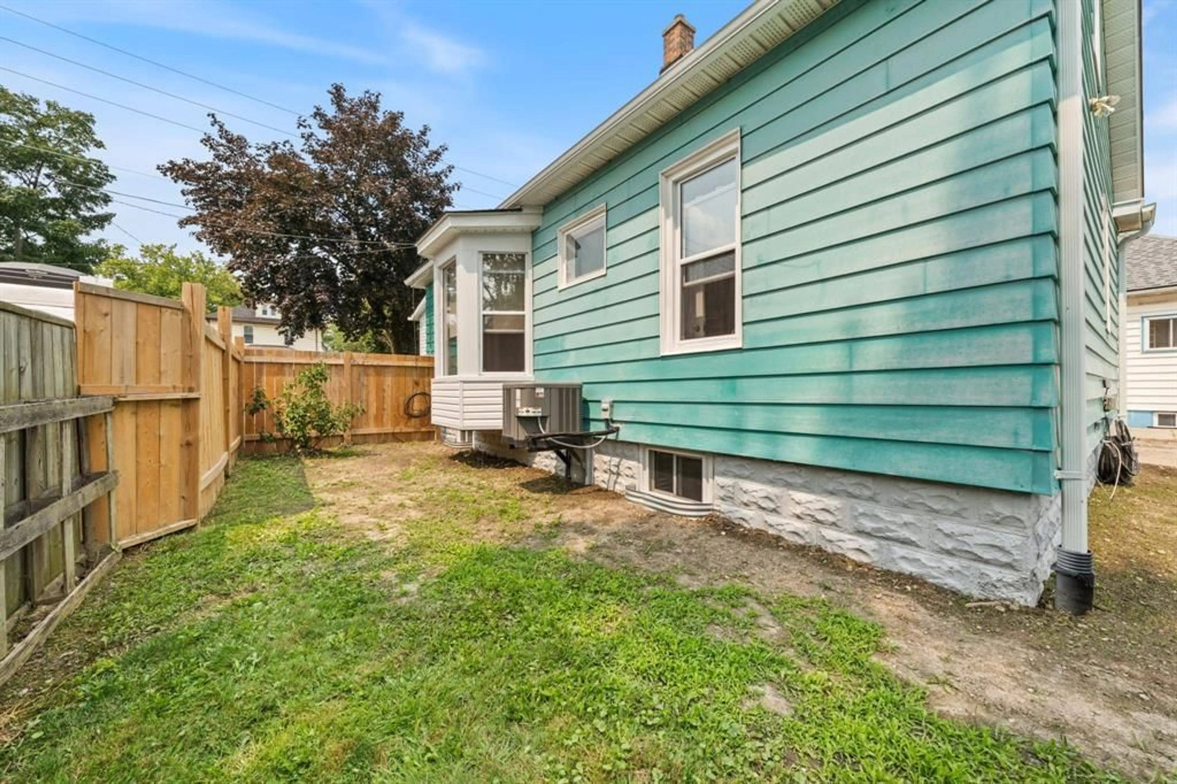 Unknown for 266 BROCK St, Sarnia Ontario M7T 5Z6