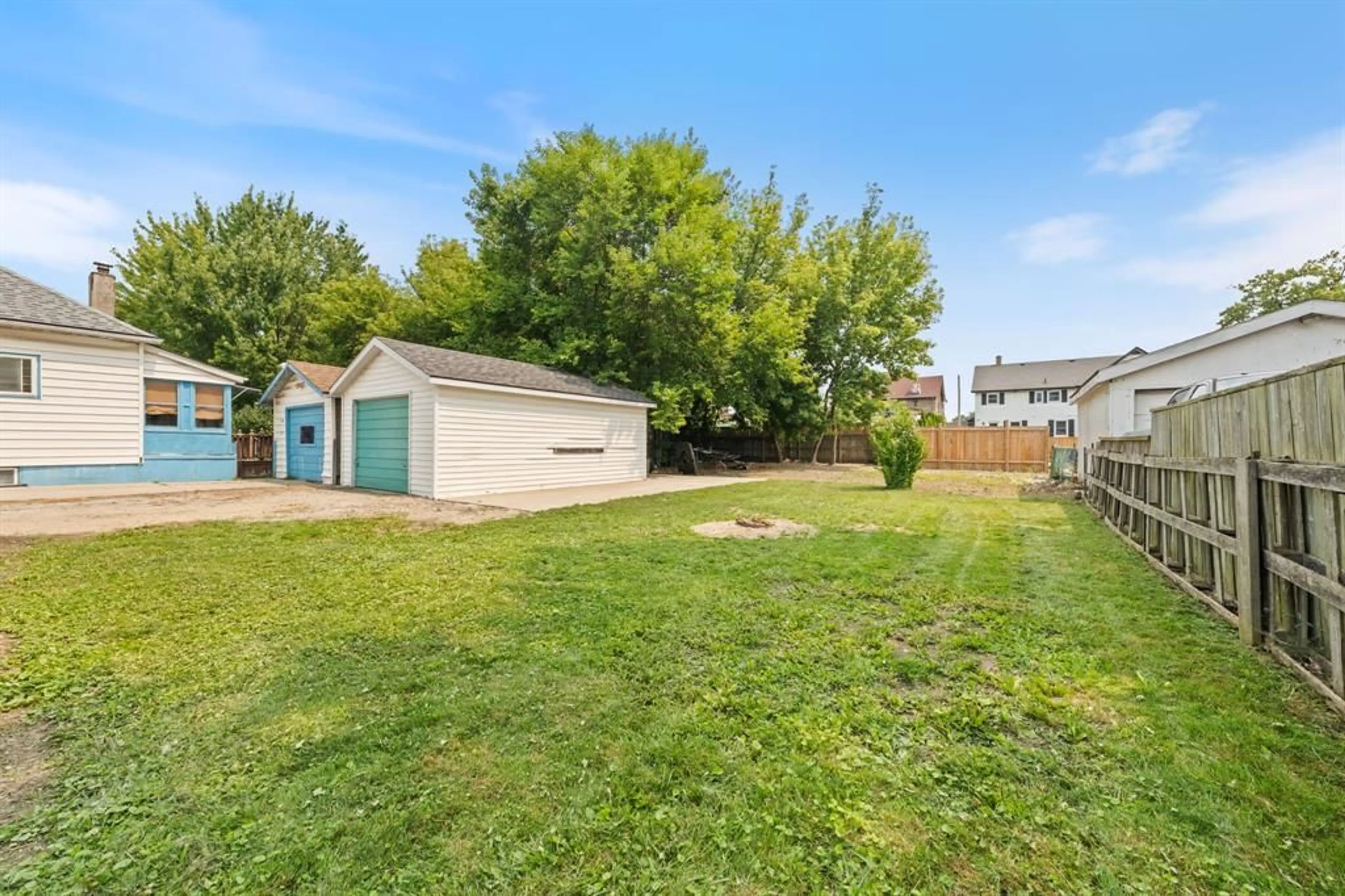 Shed for 266 BROCK St, Sarnia Ontario M7T 5Z6