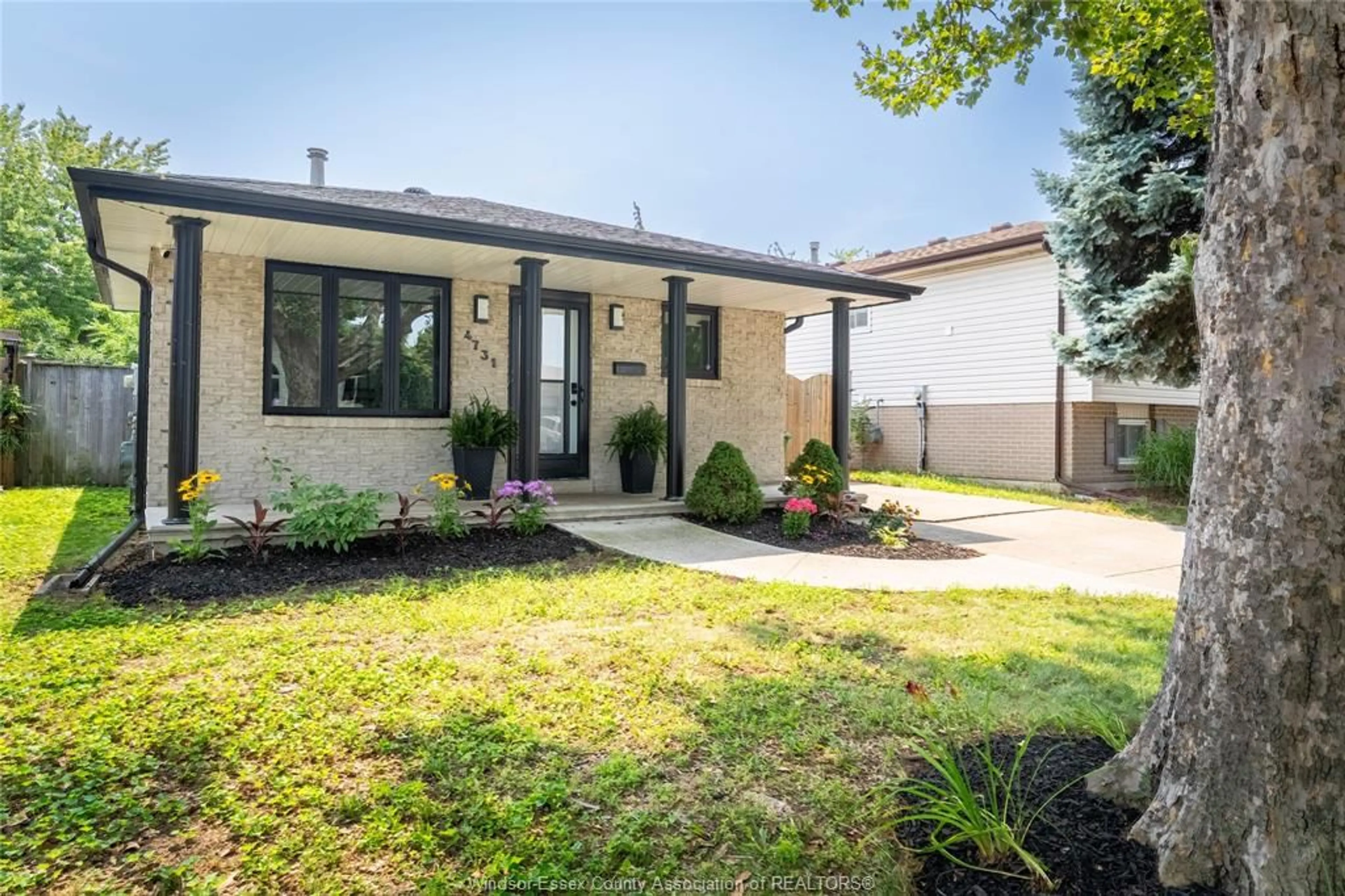 Home with brick exterior material, street for 4731 THERESA, Windsor Ontario N8T 3M6