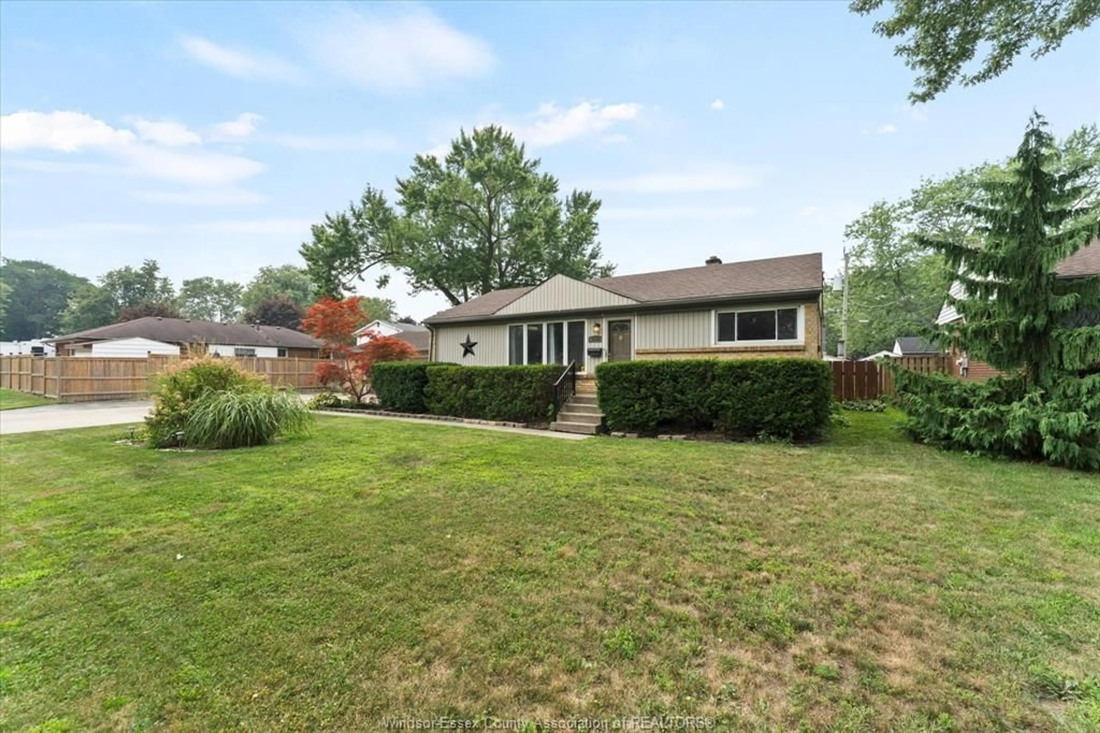 Unknown for 3293 VIRGINIA PARK Ave, Windsor Ontario N9E 2C4
