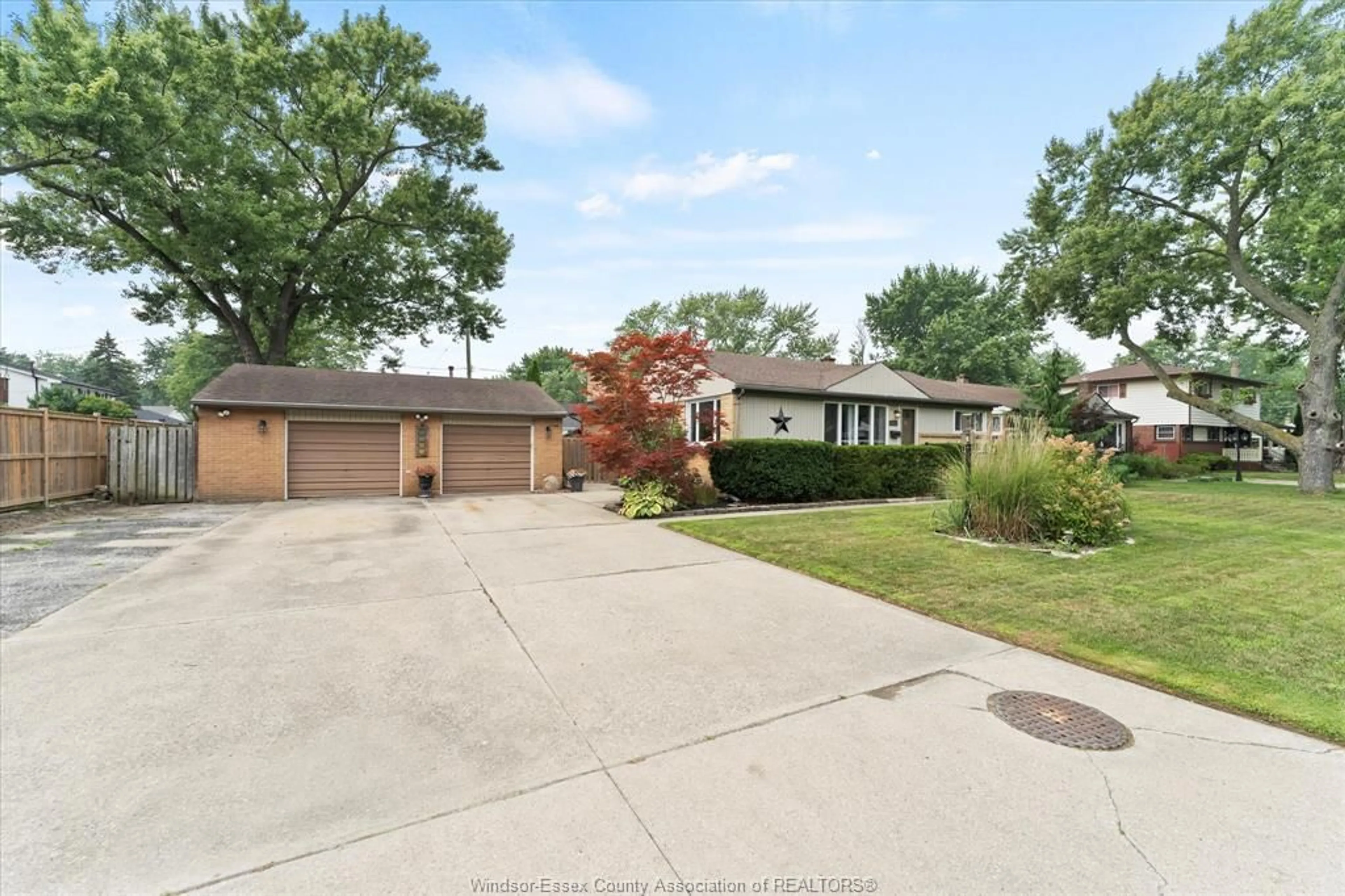 A pic from outside/outdoor area/front of a property/back of a property/a pic from drone, water/lake/river/ocean view for 3293 VIRGINIA PARK Ave, Windsor Ontario N9E 2C4