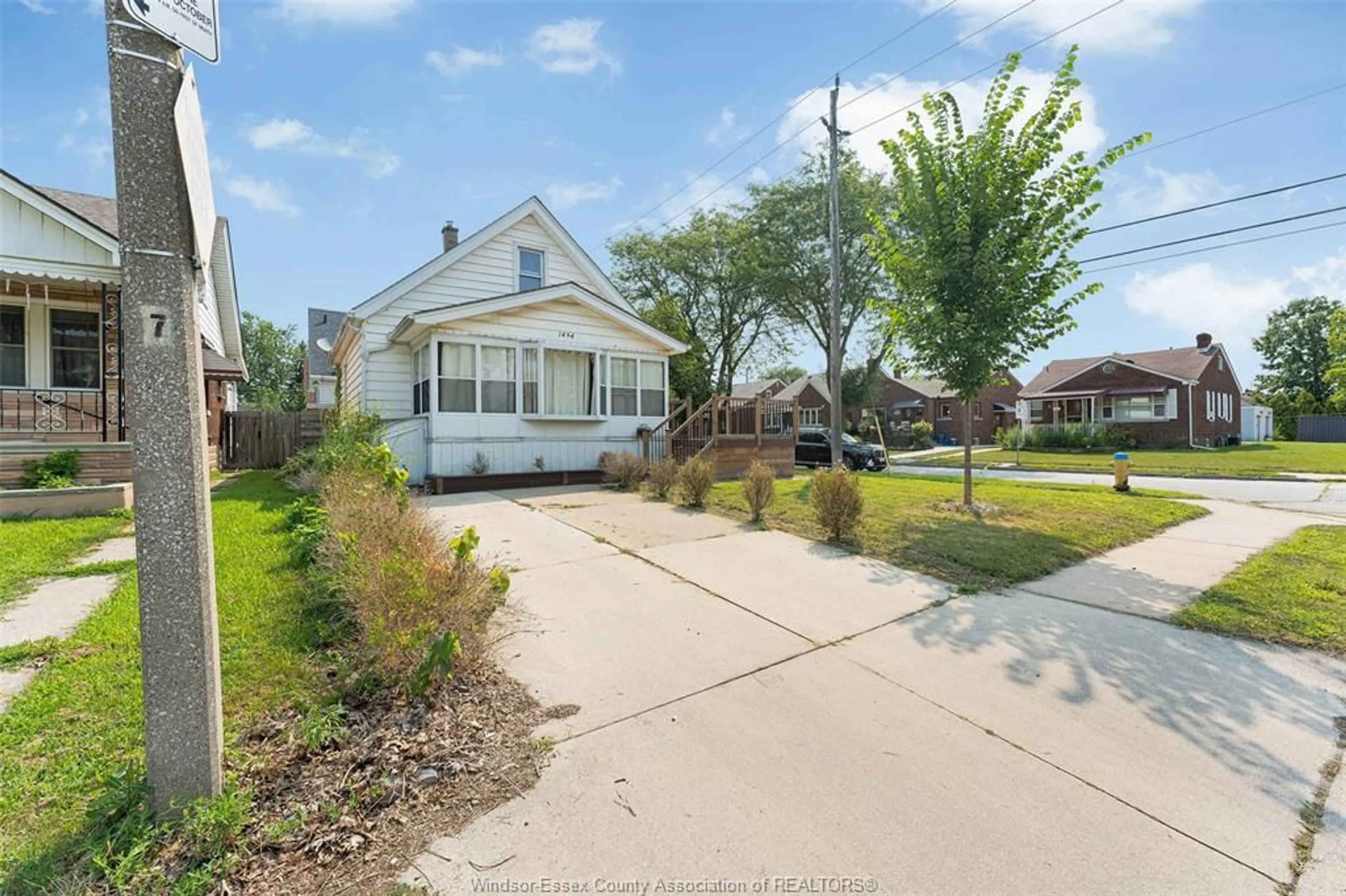 A pic from outside/outdoor area/front of a property/back of a property/a pic from drone, street for 1494 BENJAMIN, Windsor Ontario N8X 4N1