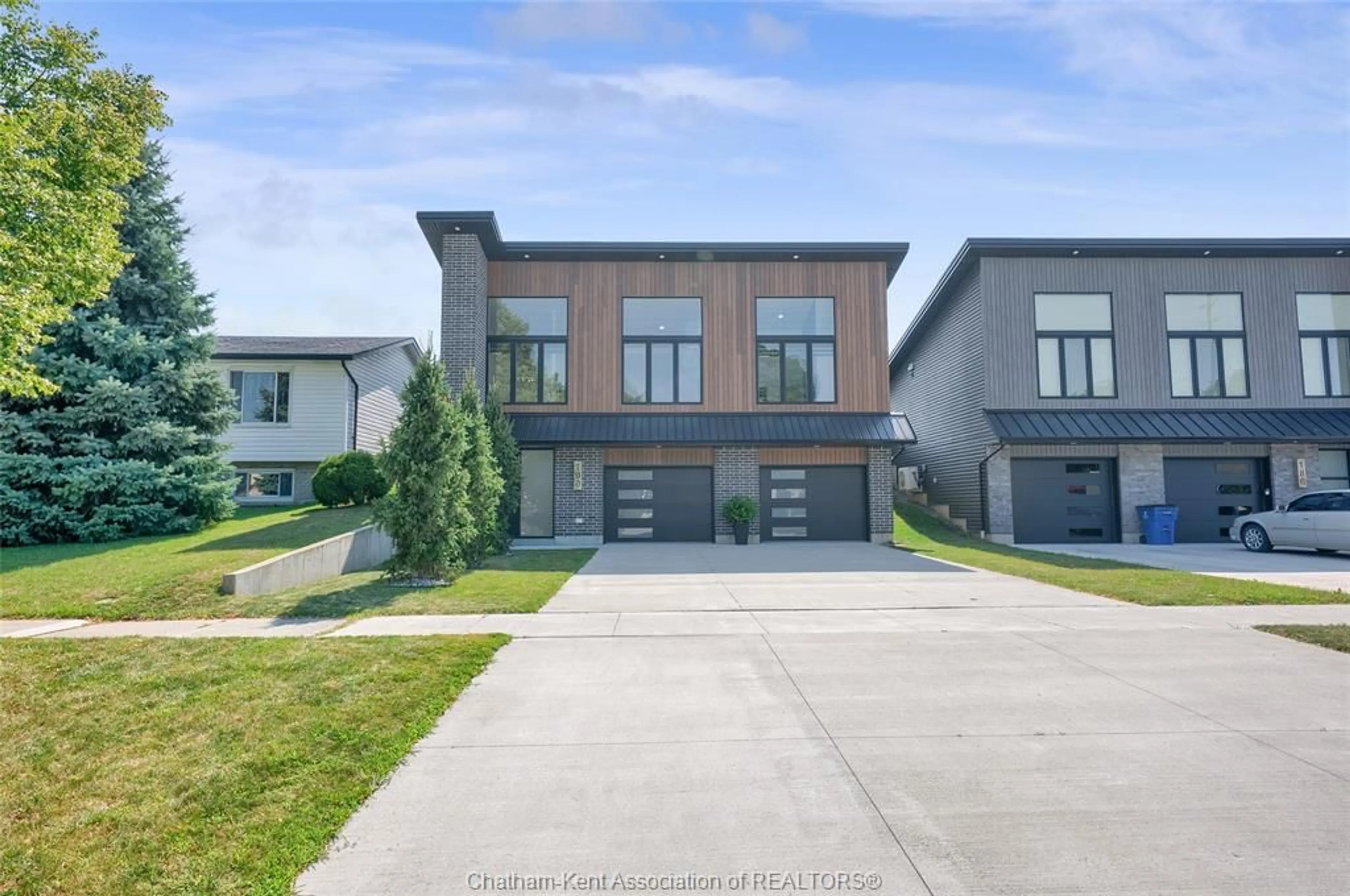 Home with brick exterior material, street for 190 MERRITT Ave, Chatham Ontario N7M 5Y4