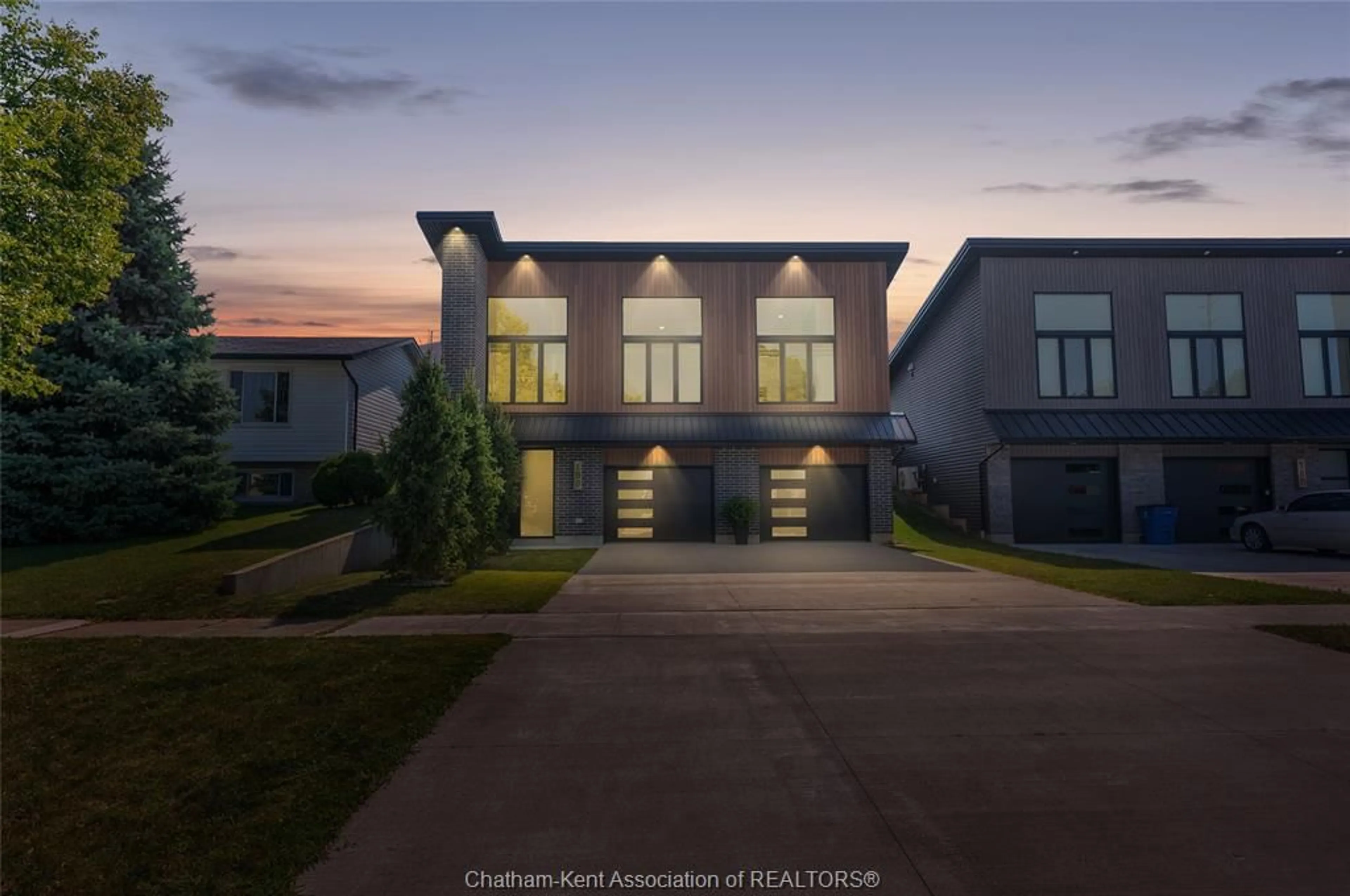 Home with brick exterior material, street for 190 MERRITT Ave, Chatham Ontario N7M 5Y4