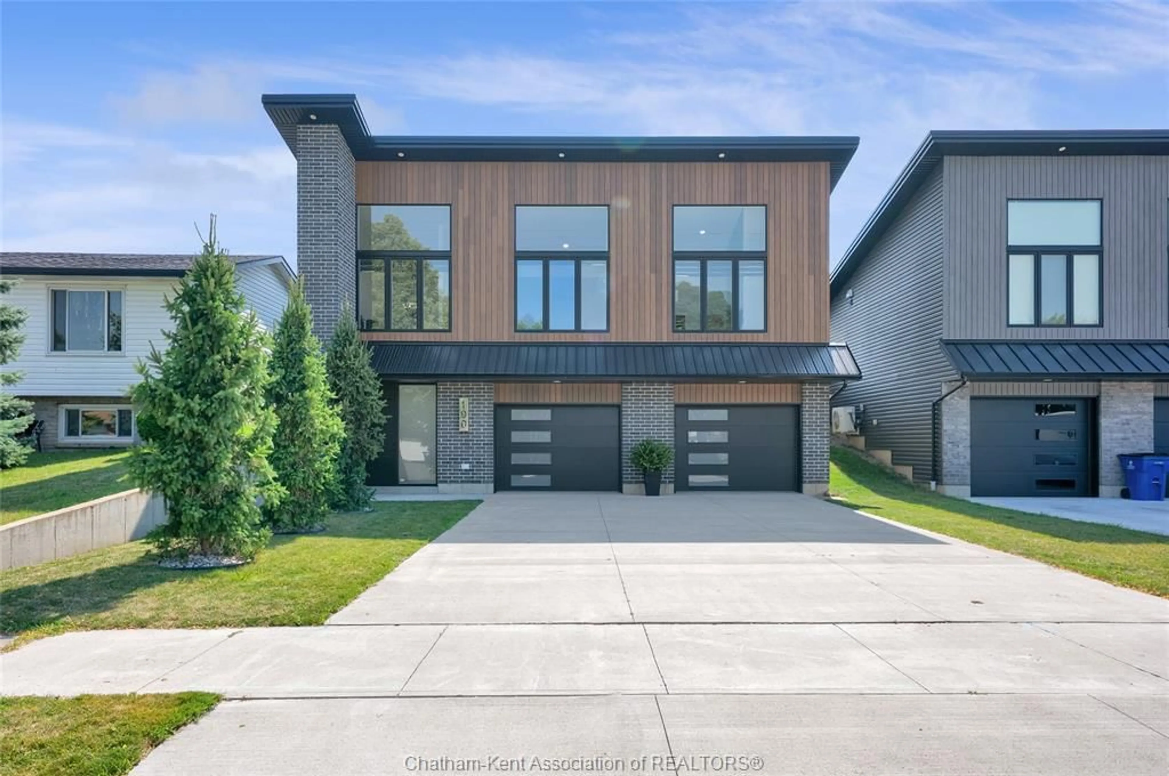 Home with brick exterior material, street for 190 MERRITT Ave, Chatham Ontario N7M 5Y4